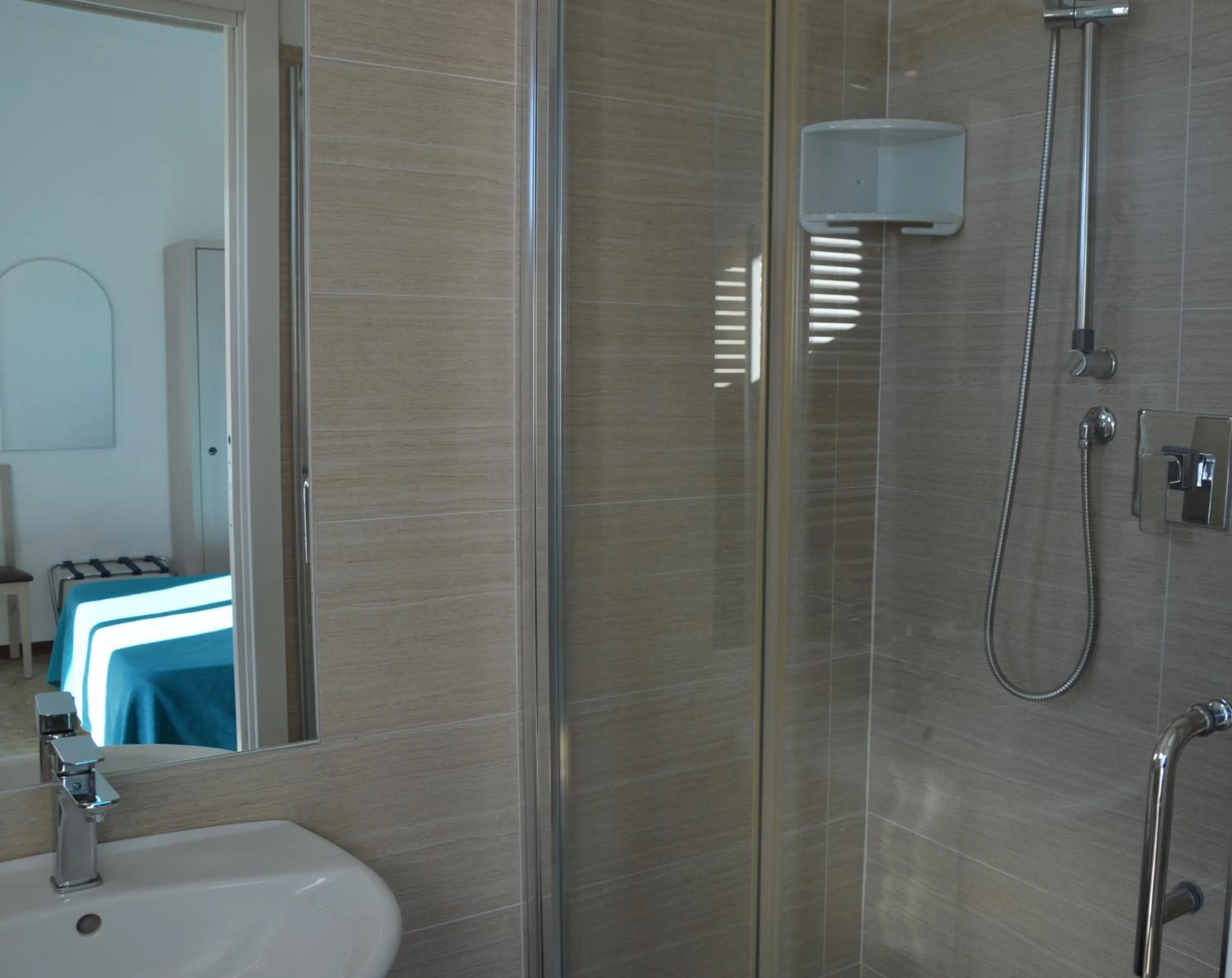 Shower in Hotel Caesar