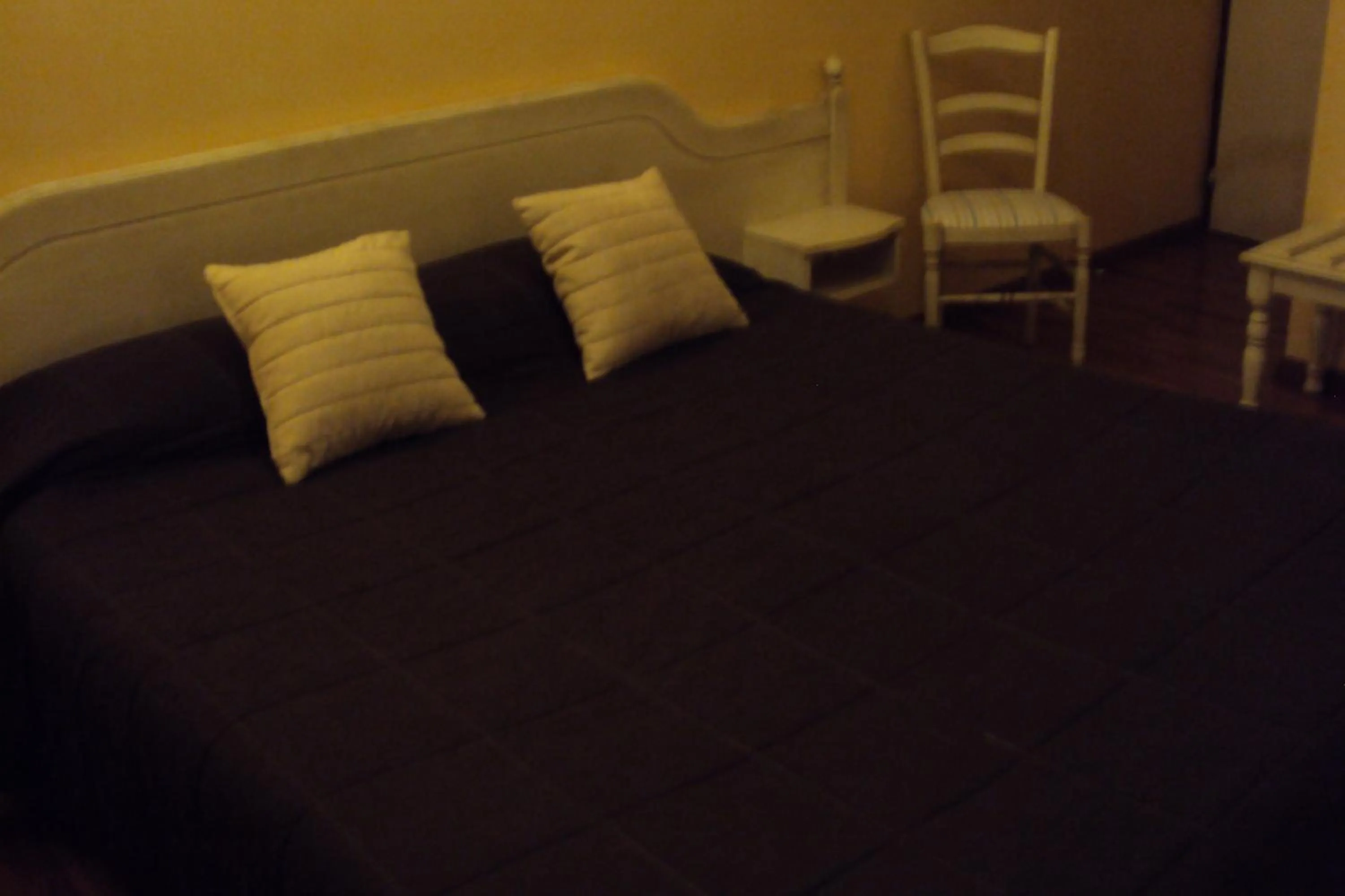 Bed in Logis Hôtel Les 3B