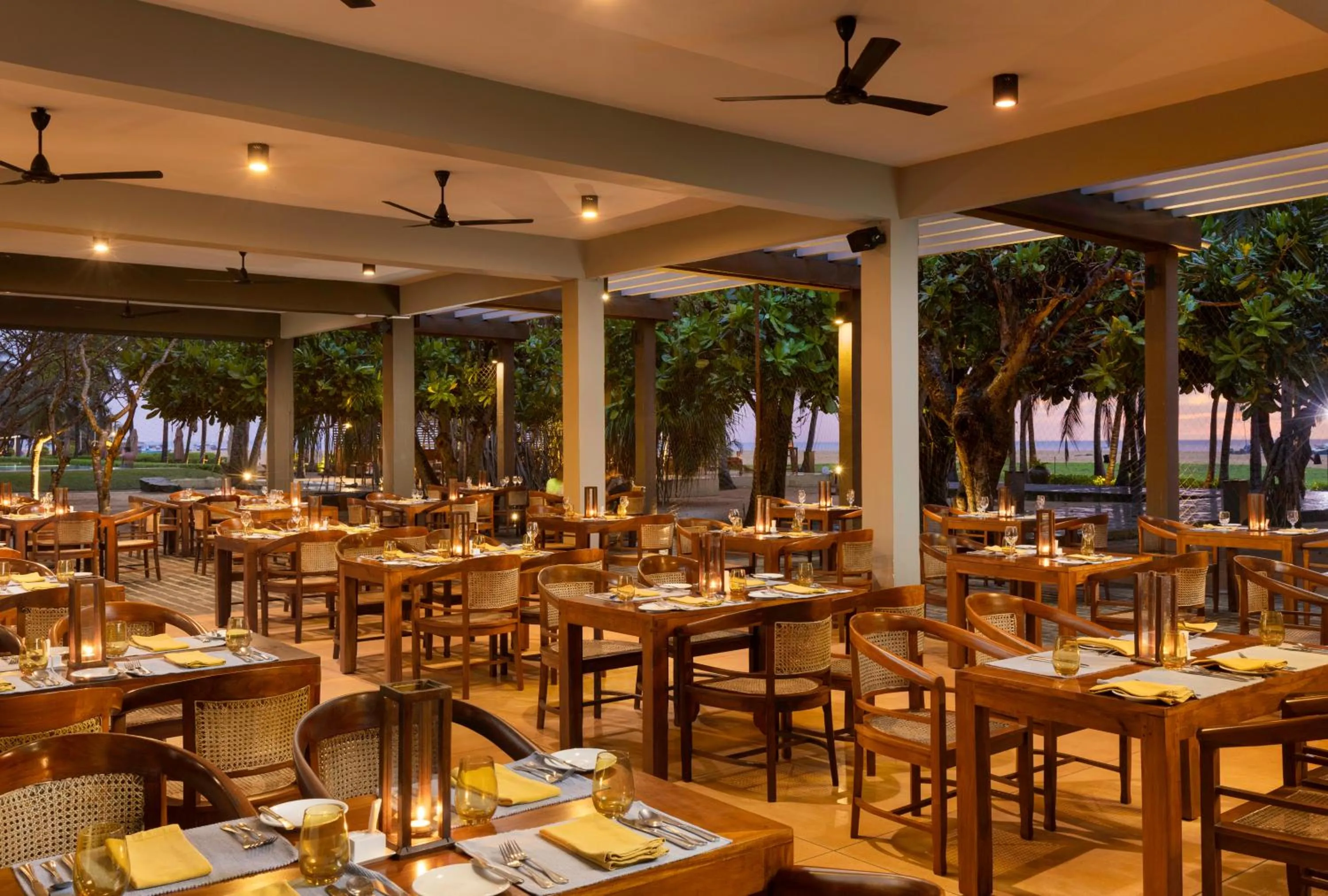 Restaurant/places to eat in Jetwing Beach