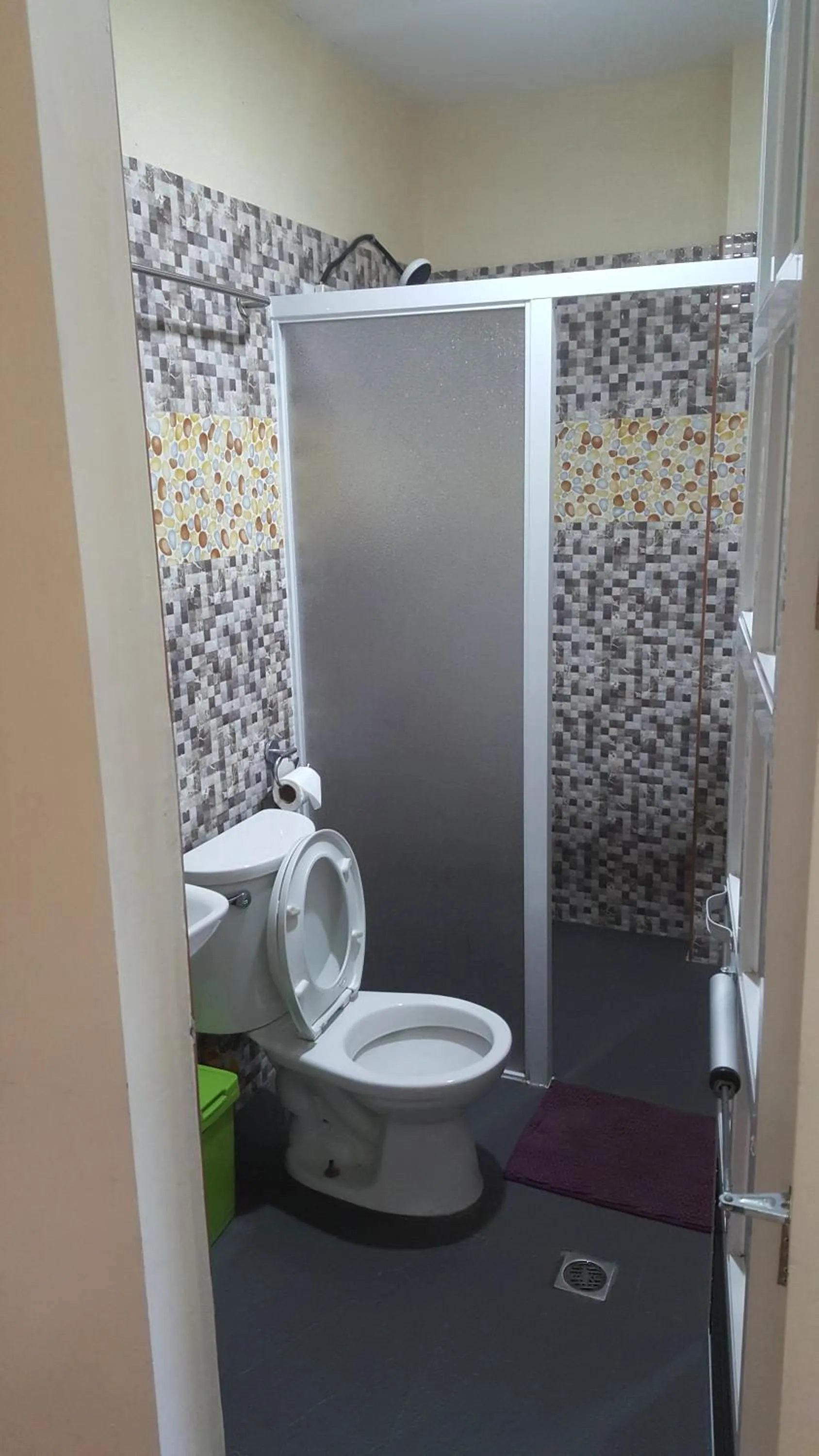 Bathroom in Fj Manila Hotel