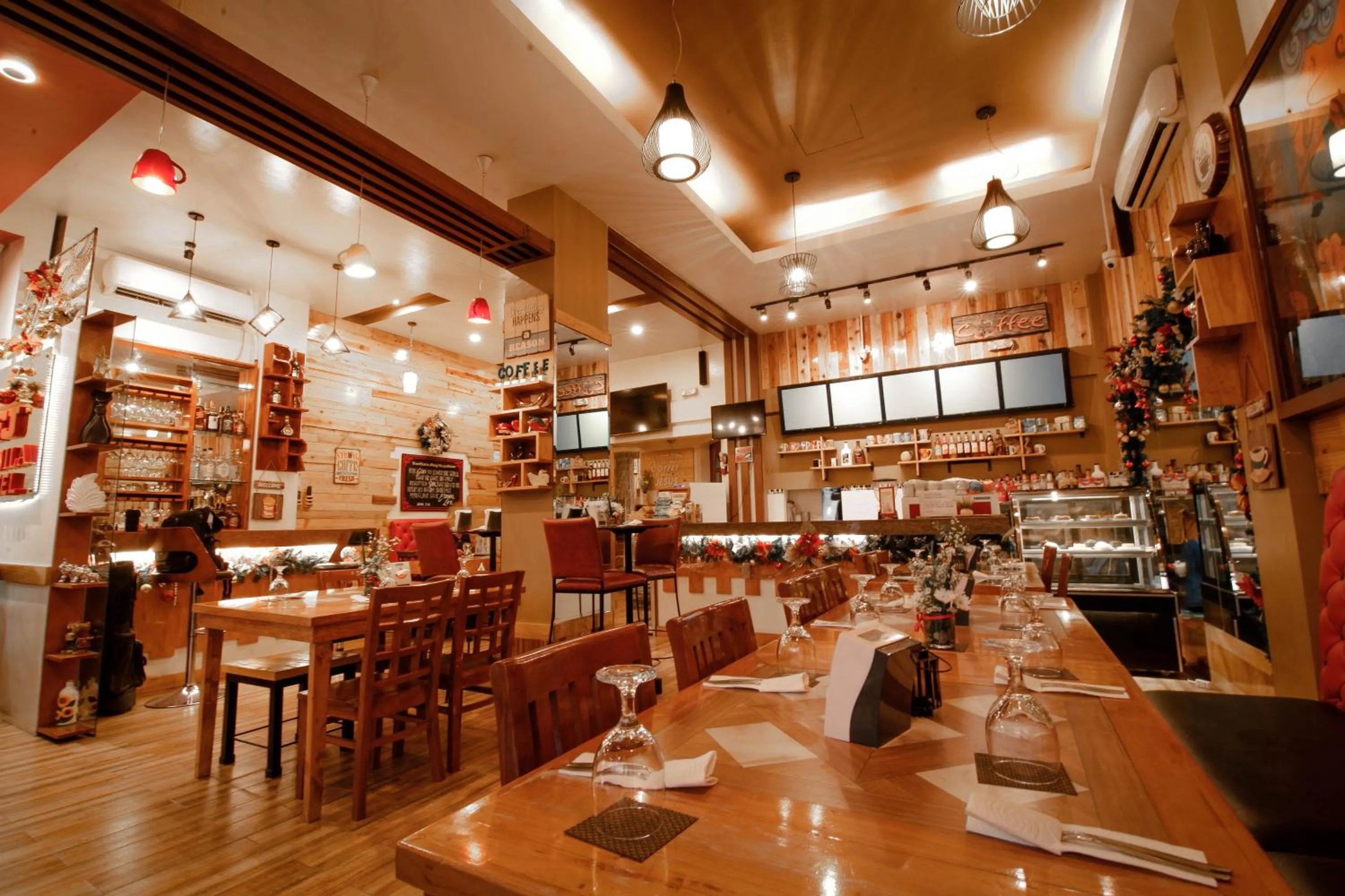 Restaurant/places to eat in Fj Manila Hotel