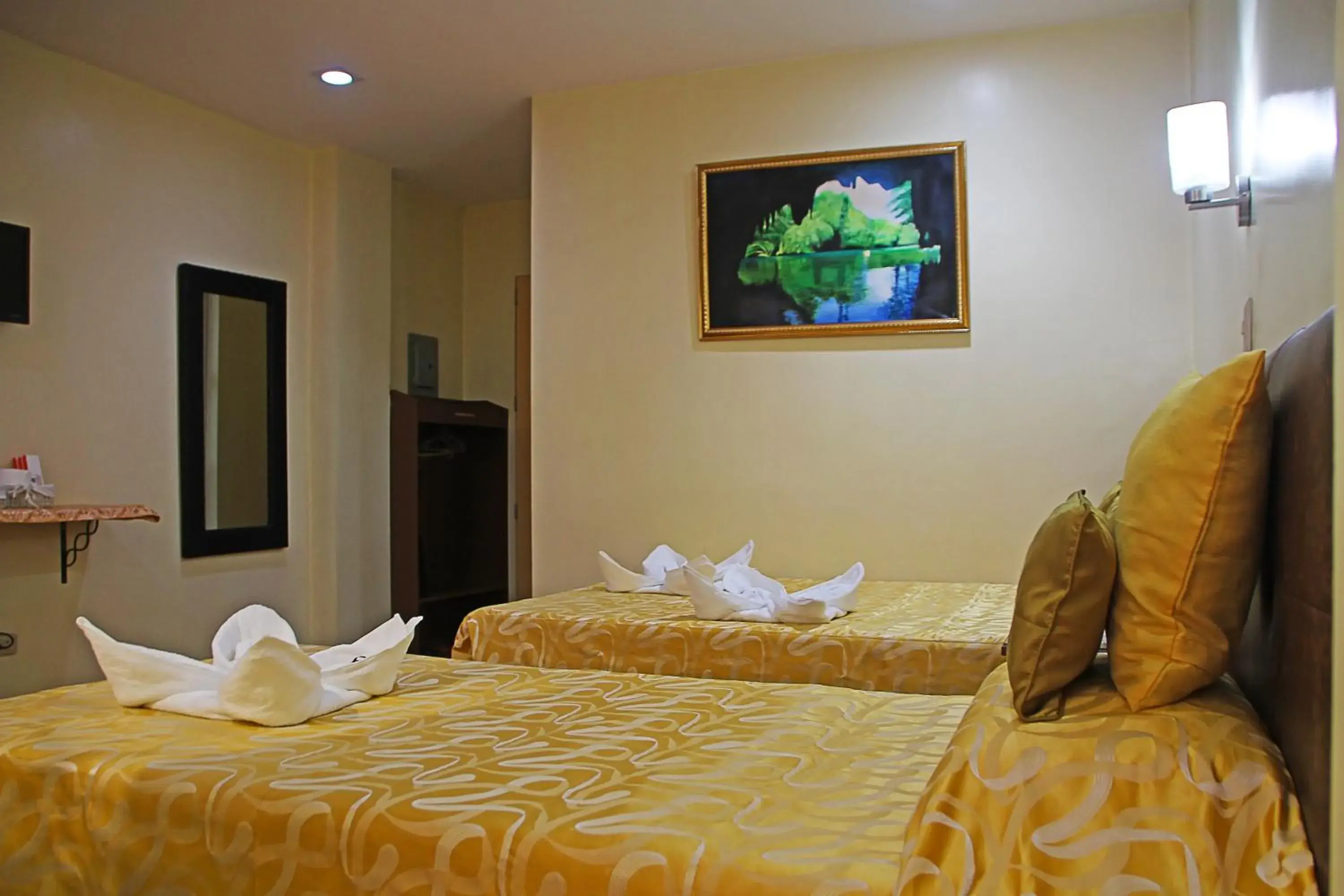 Deluxe Room in Fj Manila Hotel Deluxe Room in Fj Manila Hotel