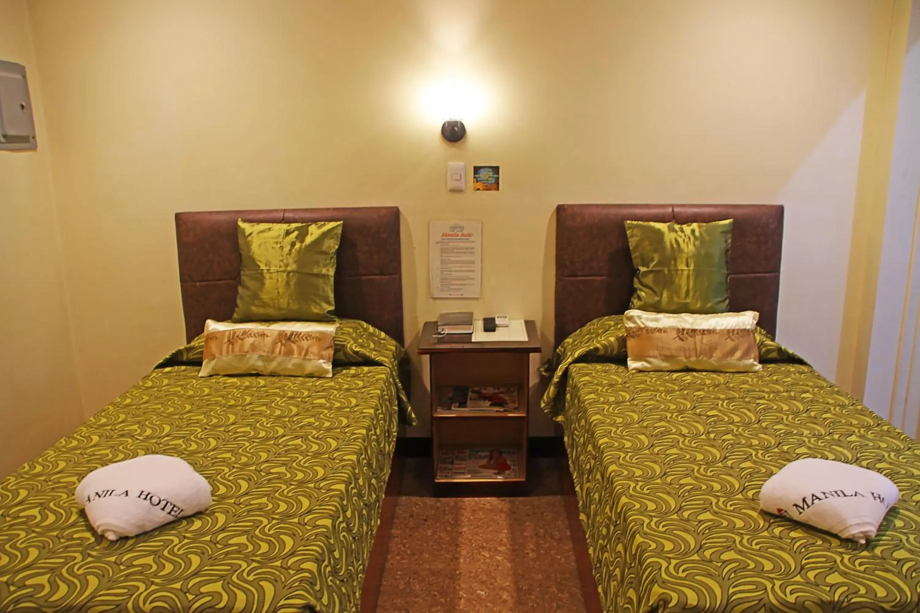 Deluxe Twin Room in Fj Manila Hotel Deluxe Twin Room in Fj Manila Hotel