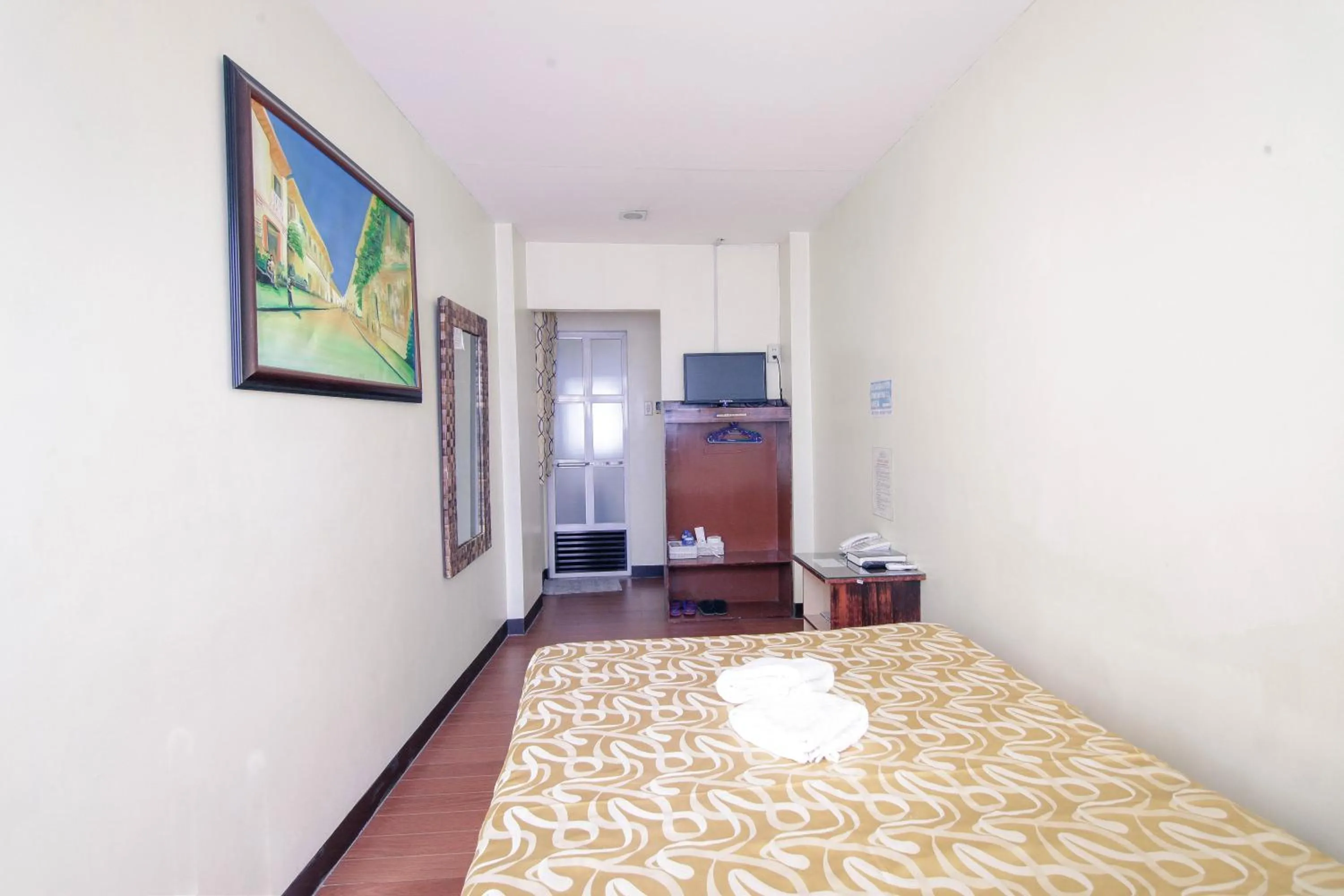 Bedroom, Bed in Fj Manila Hotel