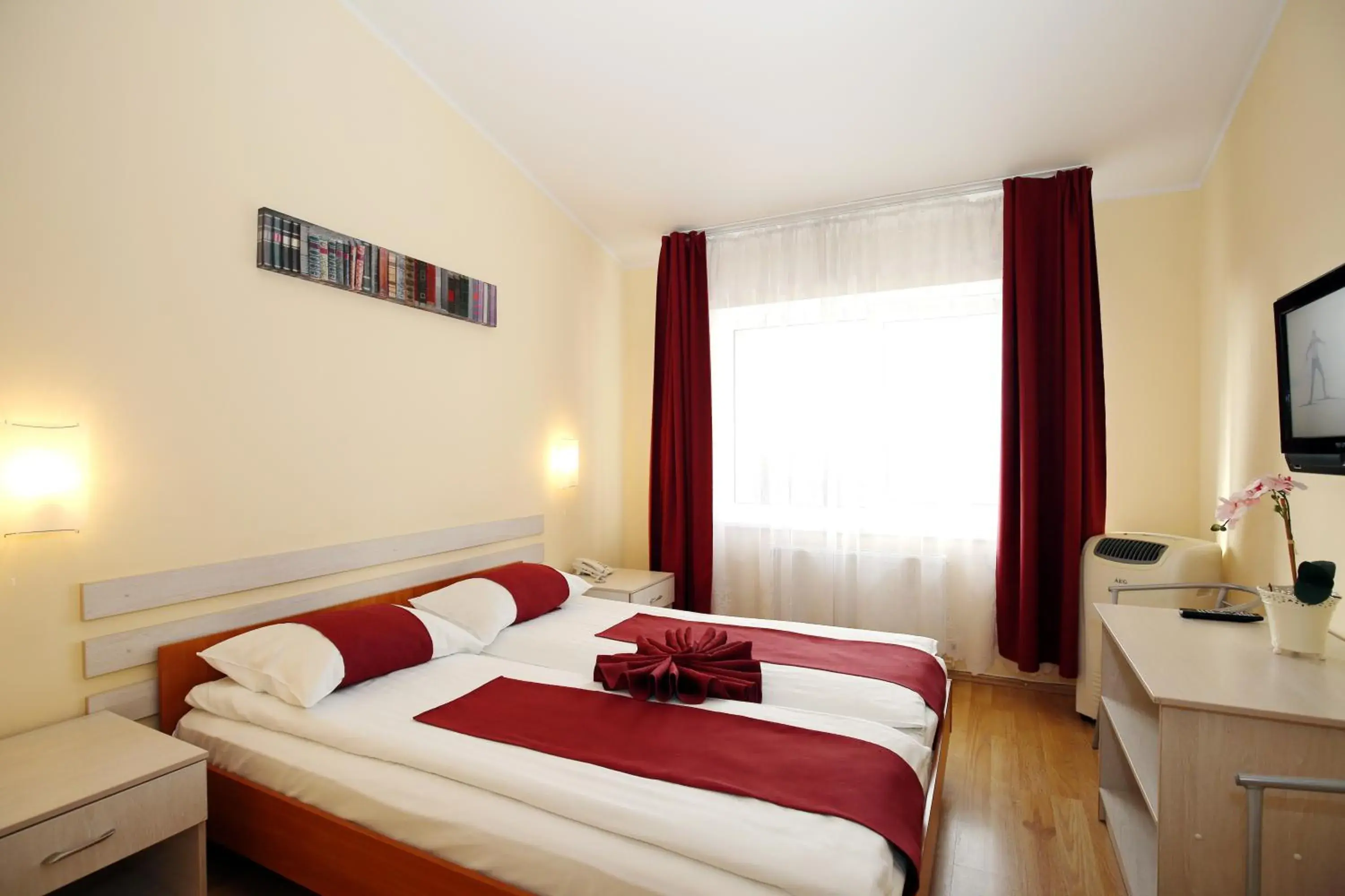 Double Room - single occupancy in Apart Hotel Tomo FREE PARKING Double Room - single occupancy in Apart Hotel Tomo FREE PARKING