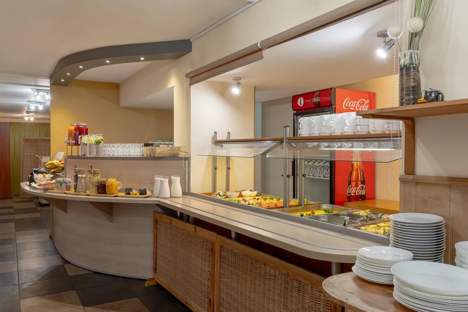 Breakfast in Apart Hotel Tomo FREE PARKING