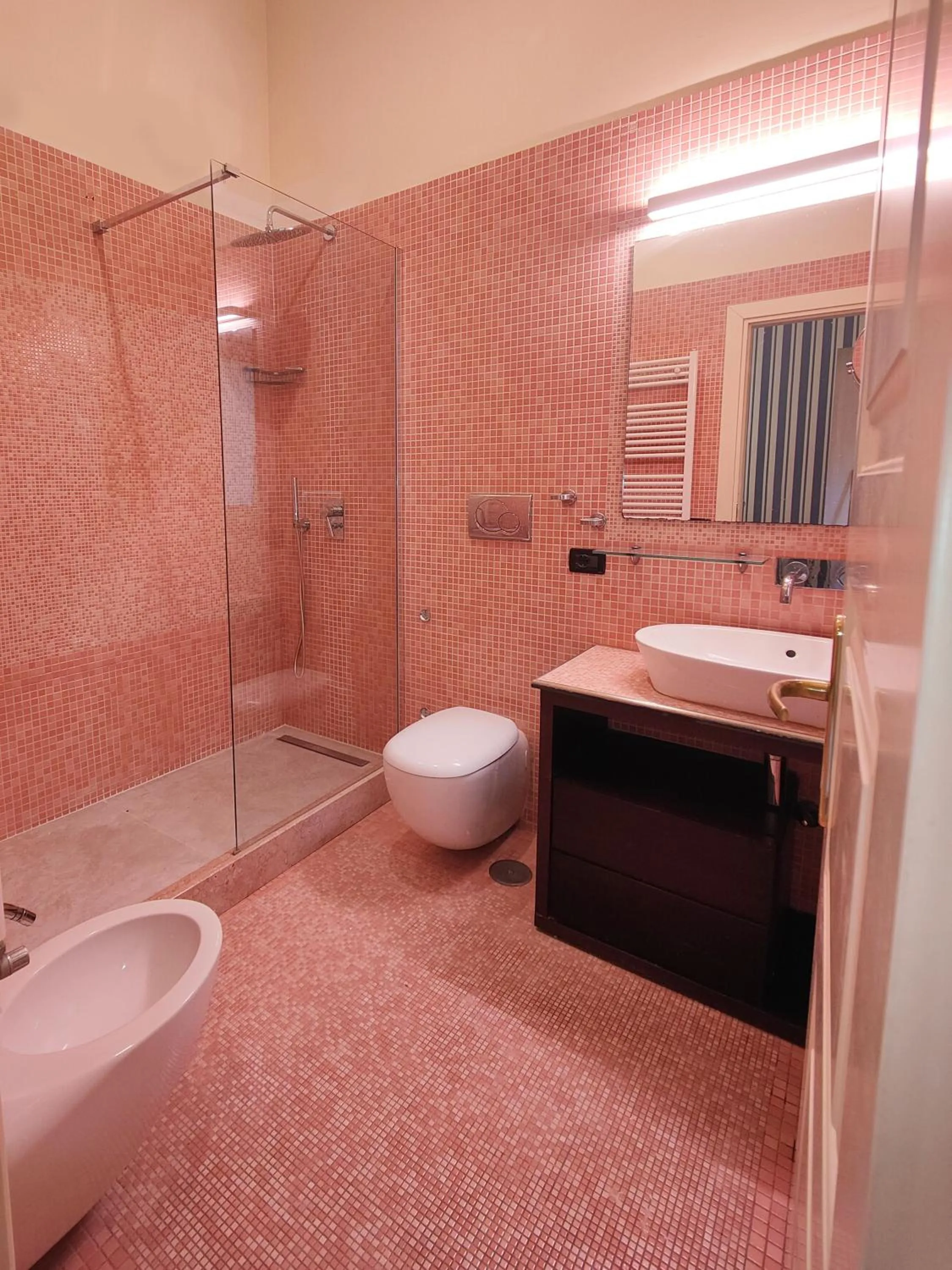 Shower in Maison Tofani