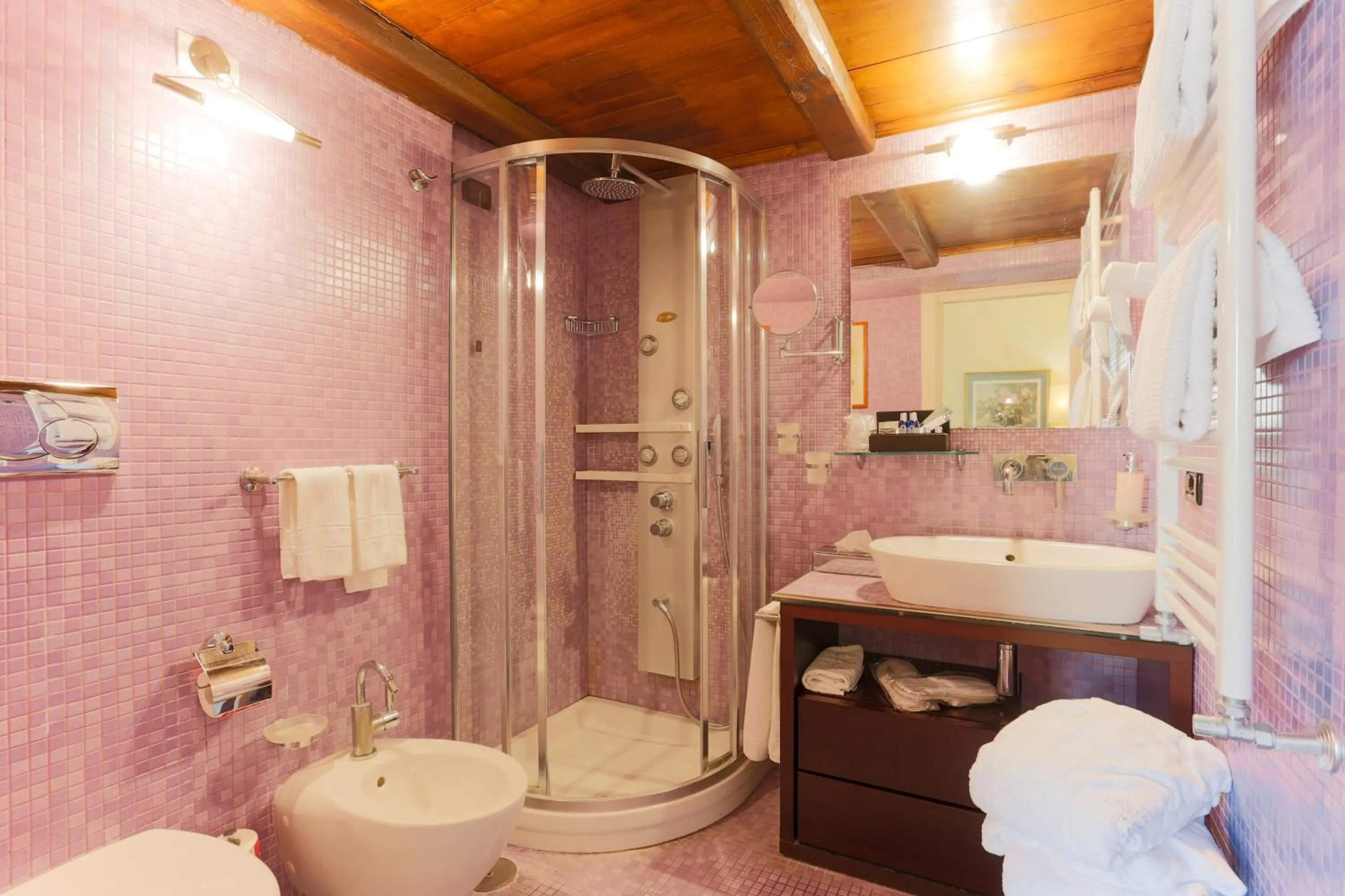 Shower in Maison Tofani