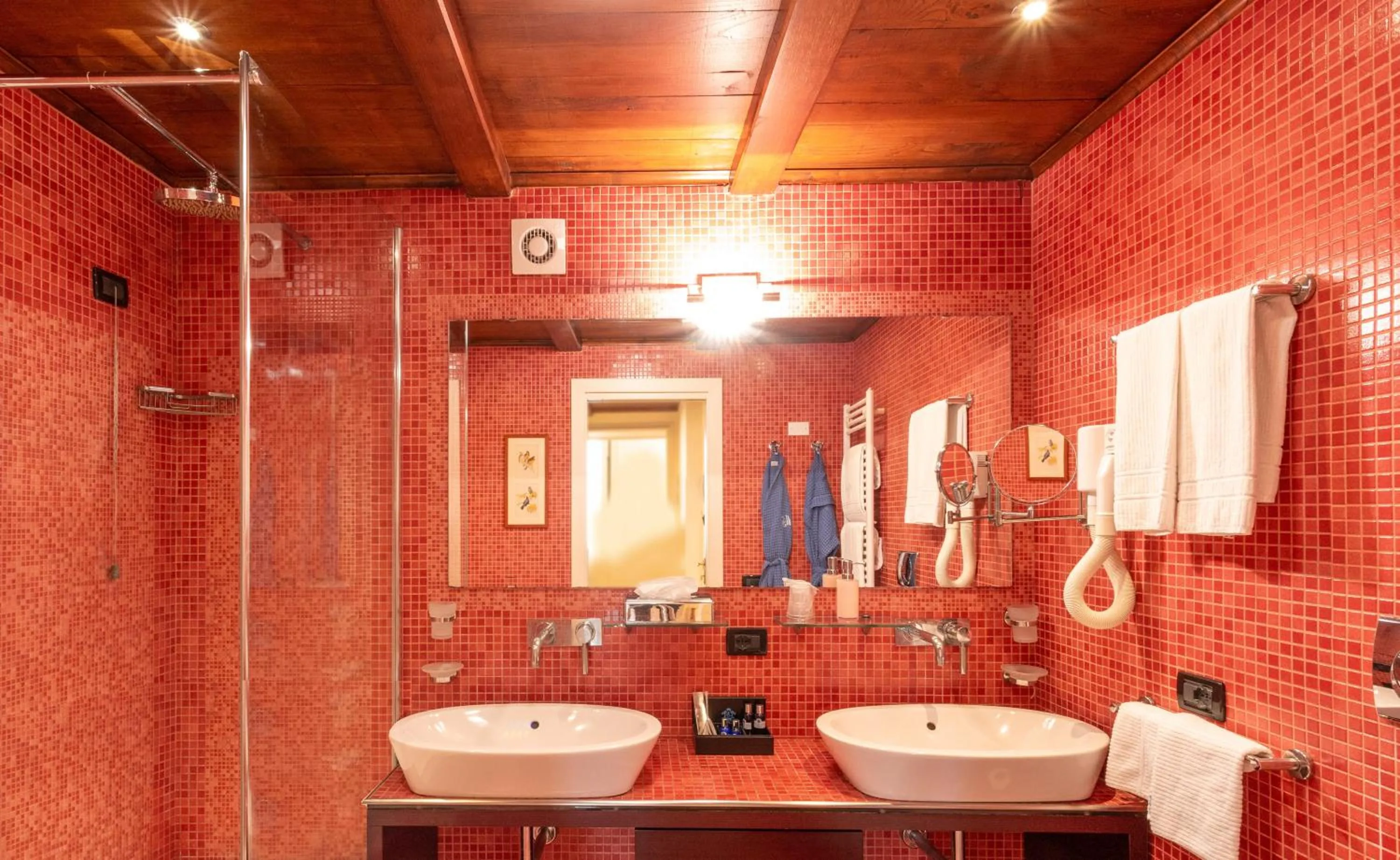 Shower in Maison Tofani