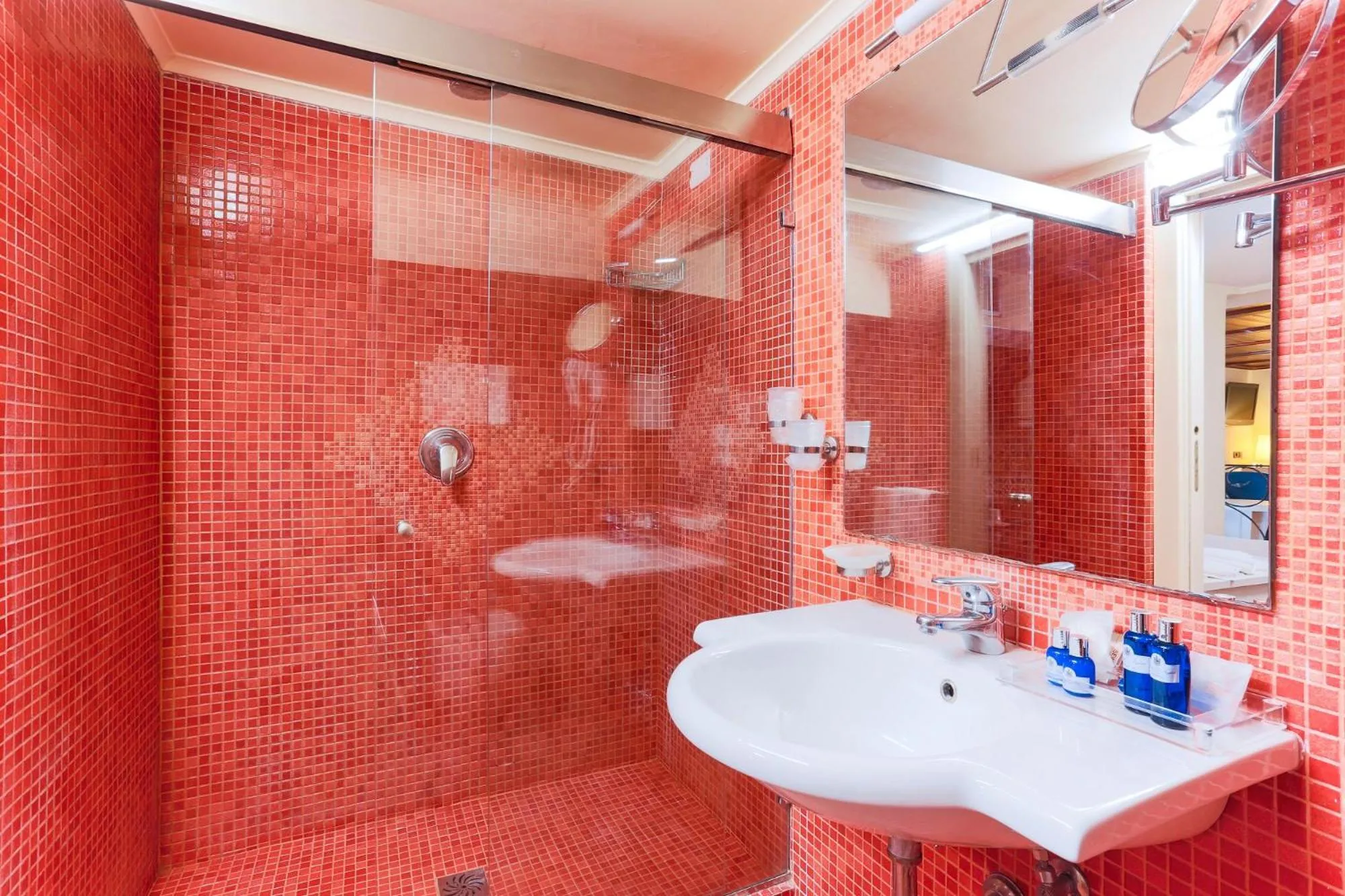 Shower in Maison Tofani