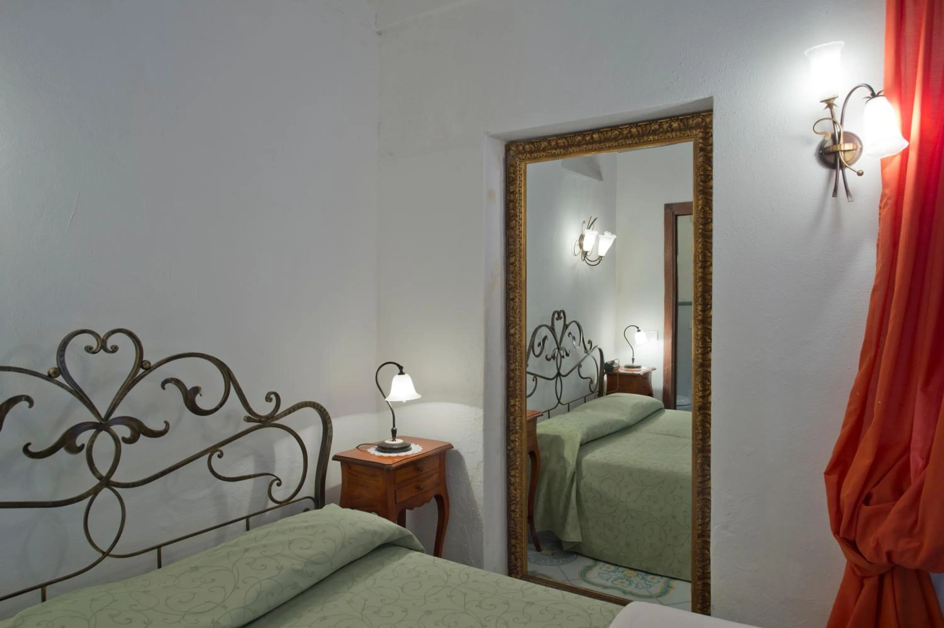 Photo of the whole room, Bed in L'Antico Borgo Dei Limoni