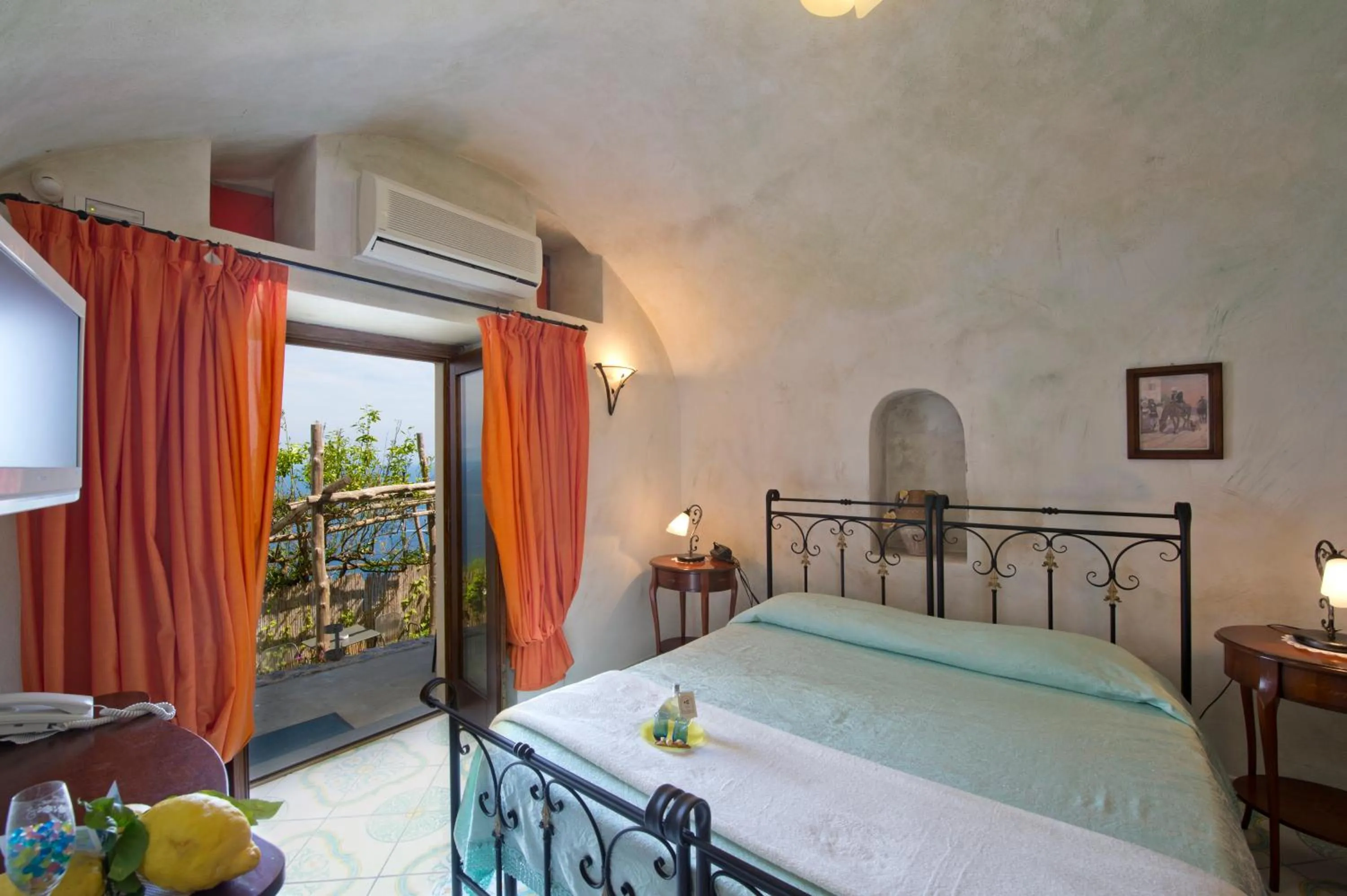 Photo of the whole room, Bed in L'Antico Borgo Dei Limoni