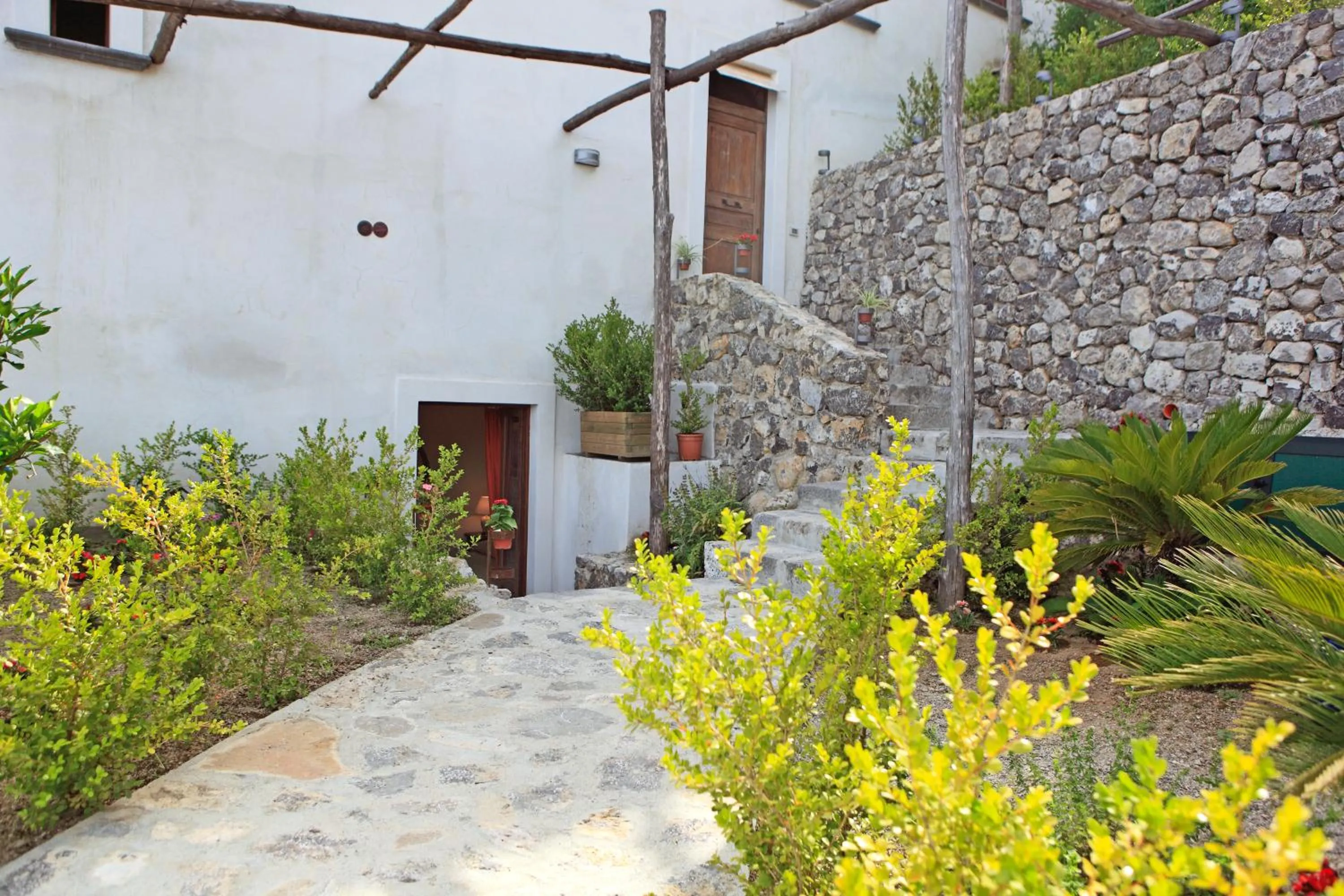 Facade/entrance in L'Antico Borgo Dei Limoni