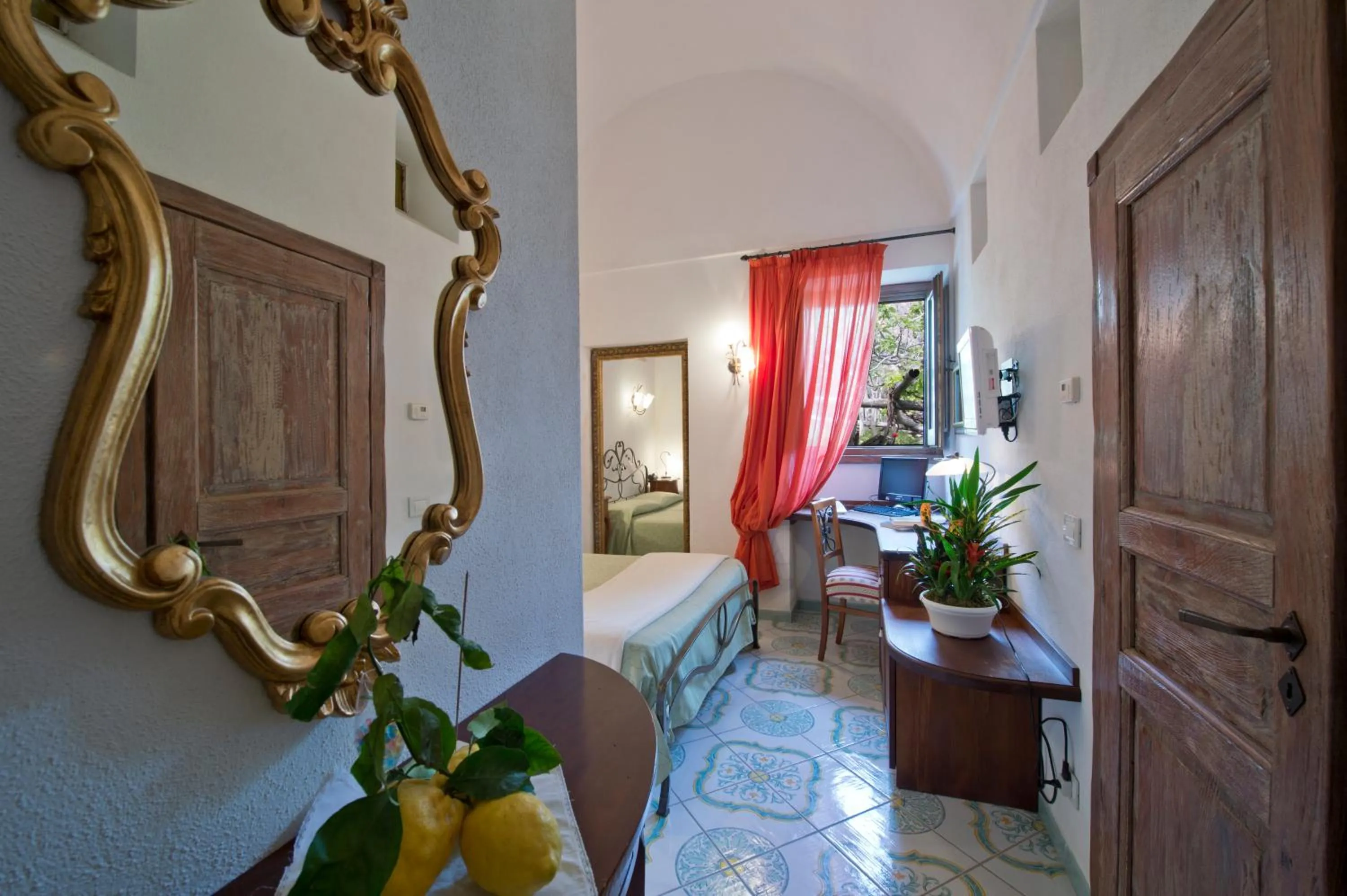 Photo of the whole room, Bed in L'Antico Borgo Dei Limoni