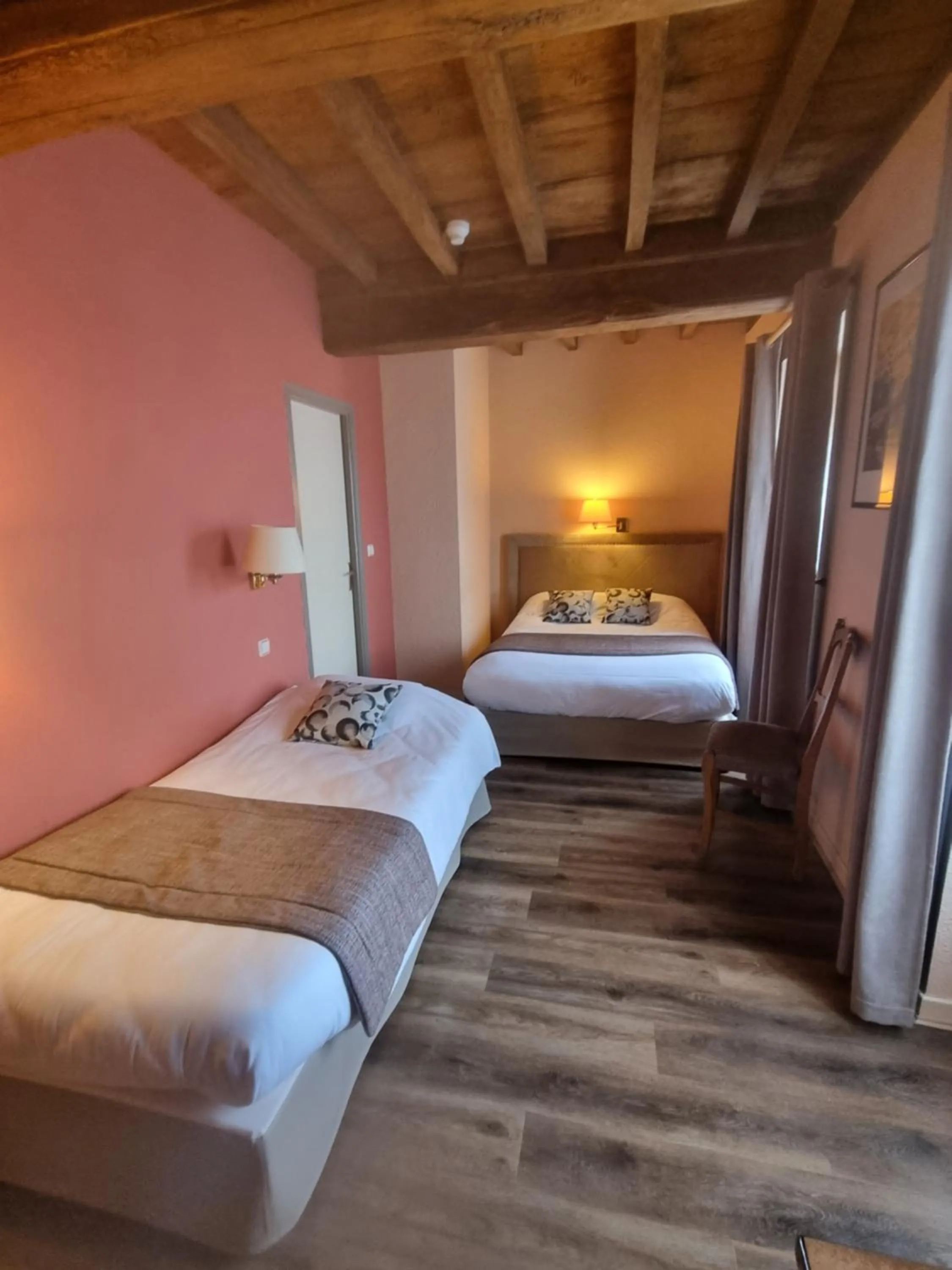 Bedroom, Bed in Logis Hôtel La Fleur de Lys