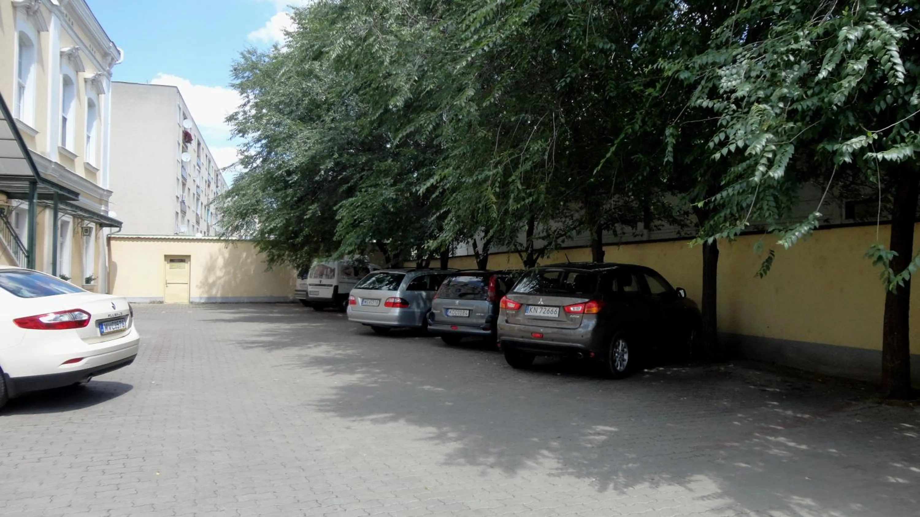 Parking in Nelson Hotel