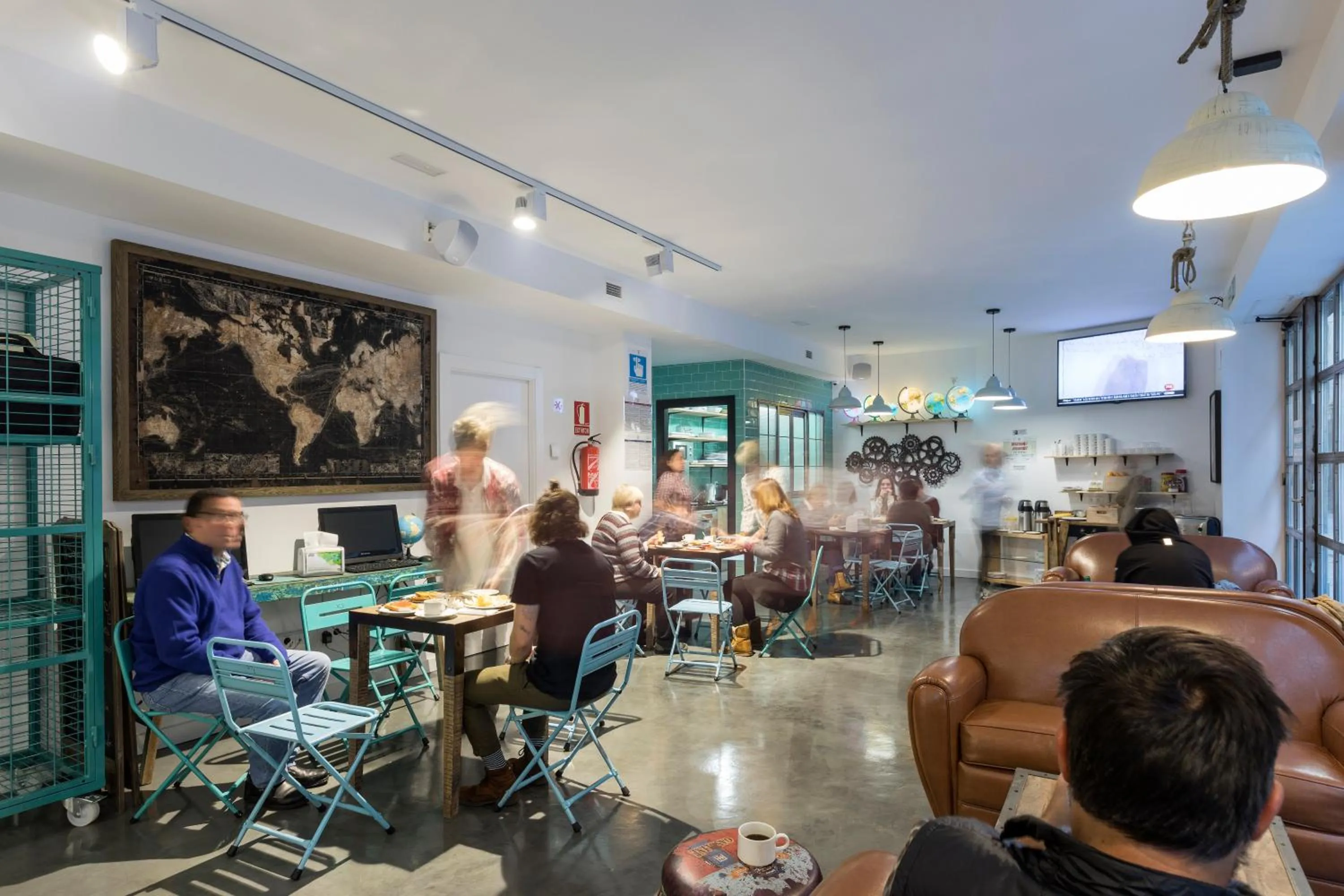 Winederful Hostel & Café