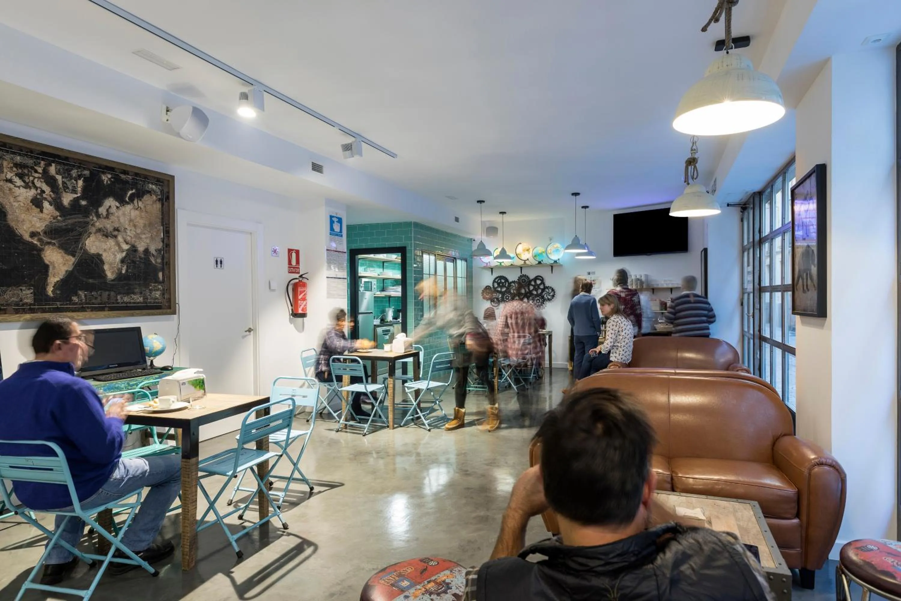 Winederful Hostel & Café