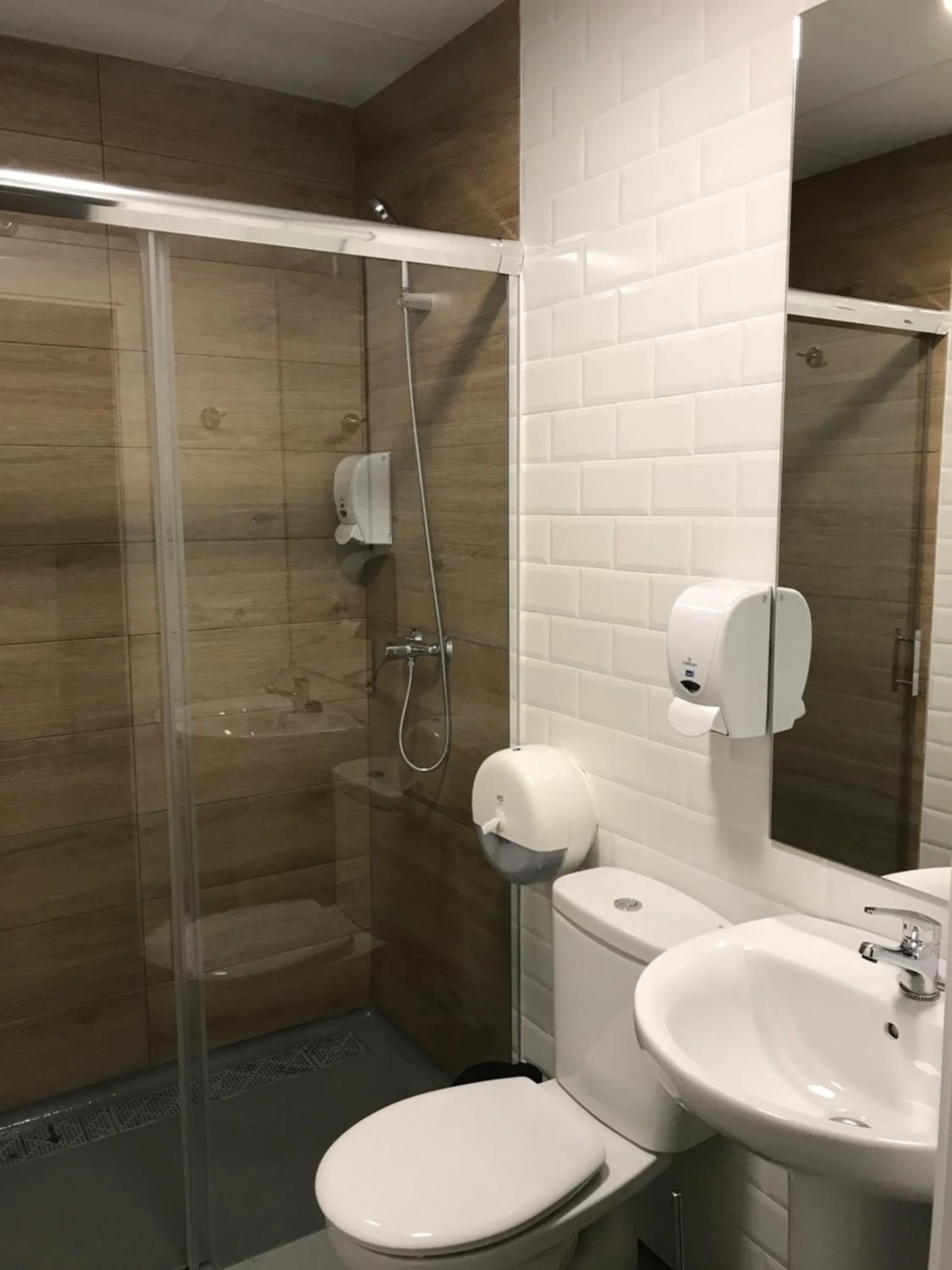 Winederful Hostel & Café