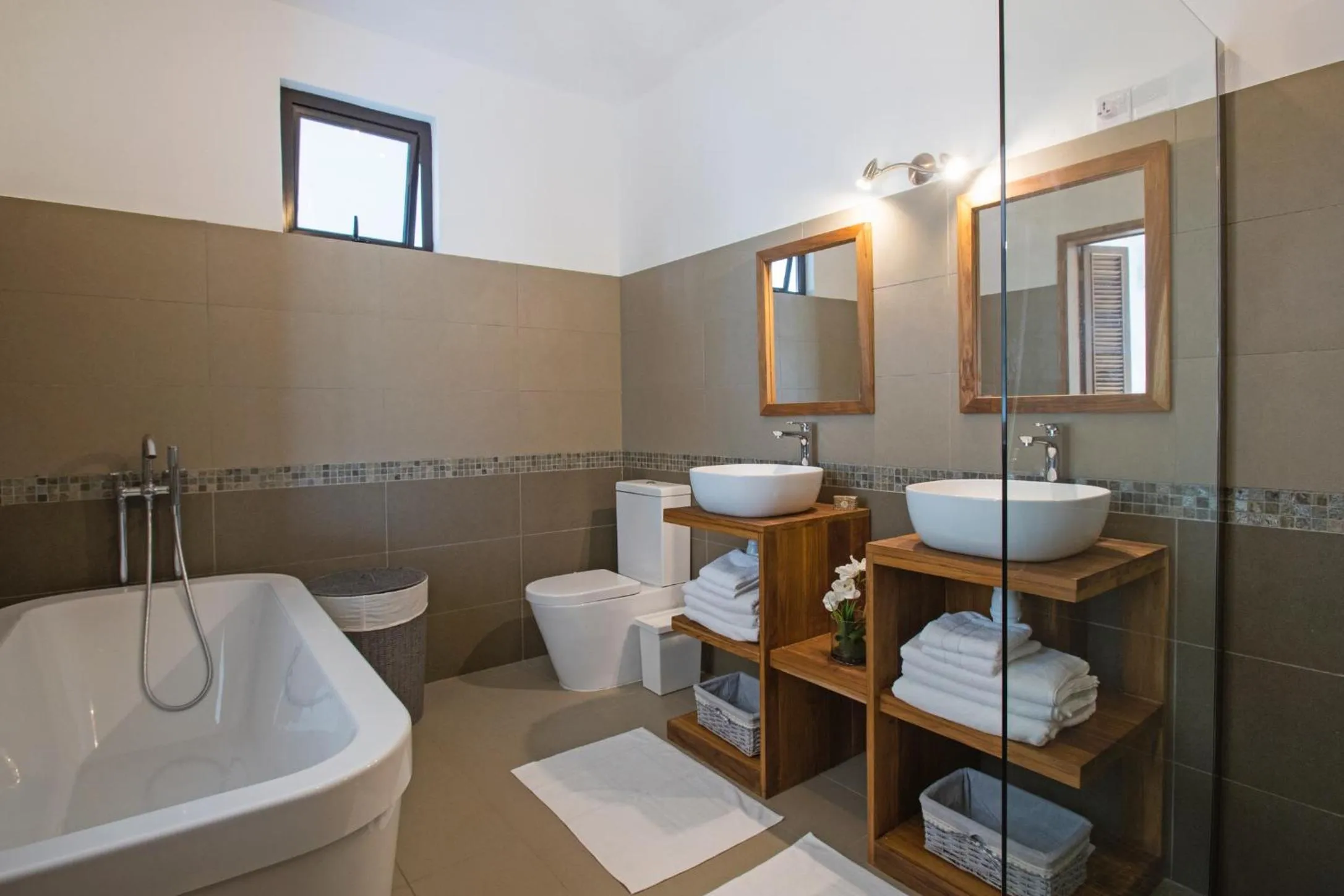 Bathroom in Marosalie