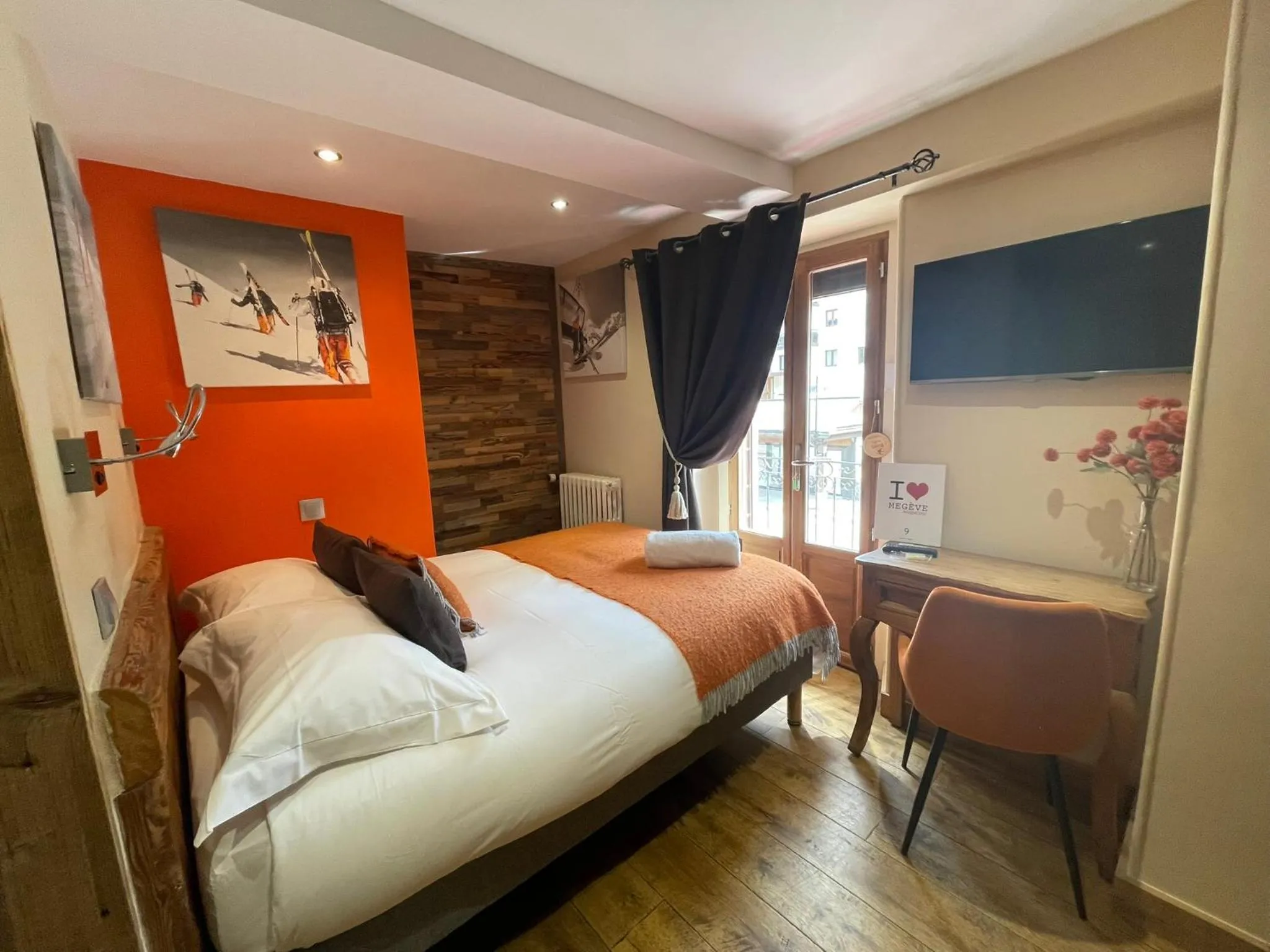 Bedroom, Bed in Hôtel Les Cimes