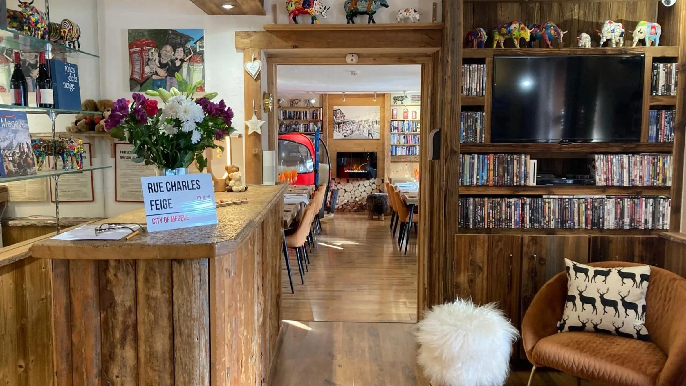 Lounge or bar in Hôtel Les Cimes