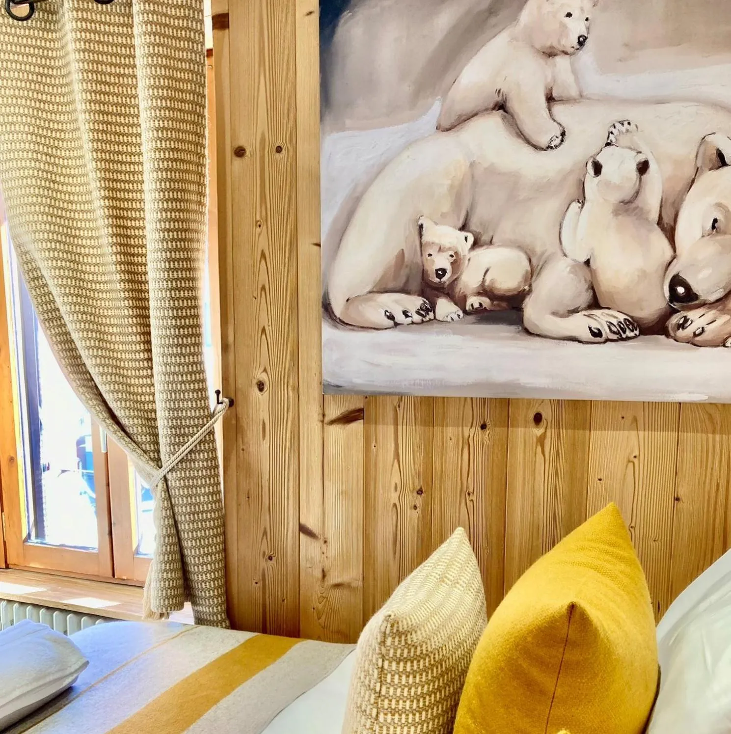 Bedroom in Hôtel Les Cimes