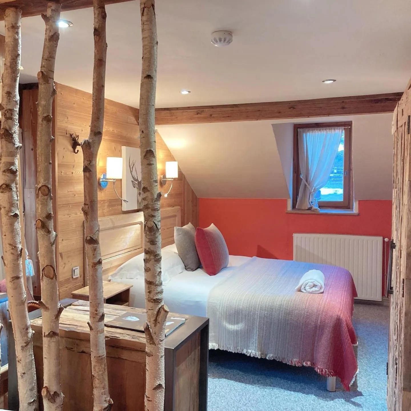 Bedroom, Bed in Hôtel Les Cimes