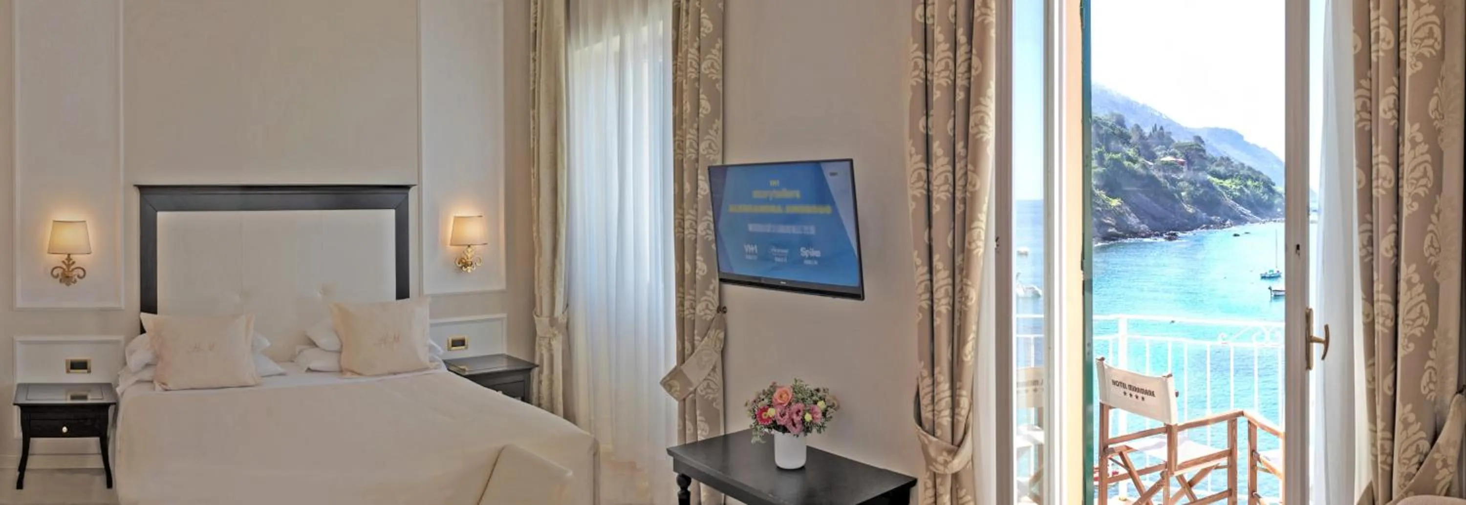 Sea view, Bed in Hotel Miramare & Spa