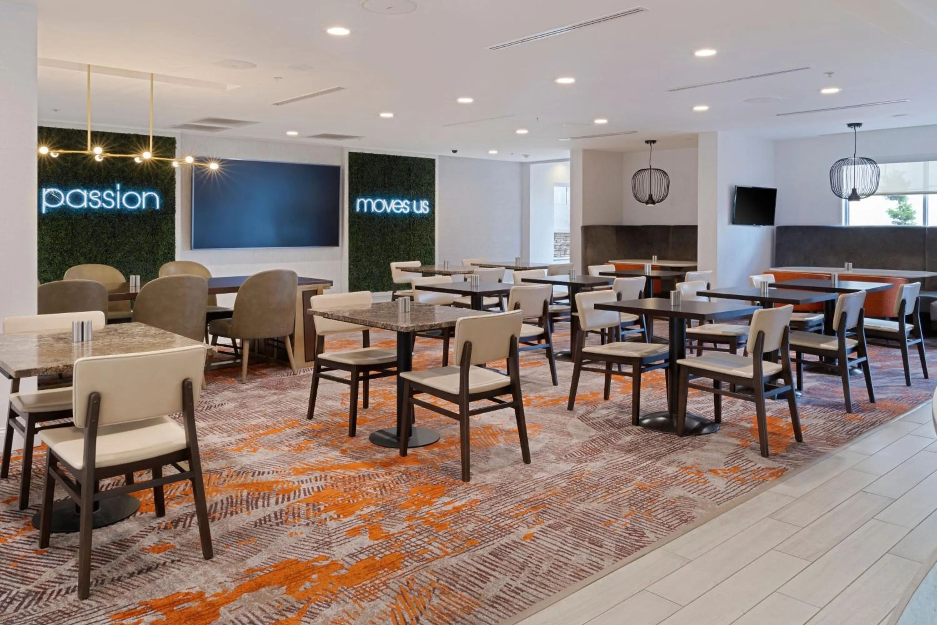 Restaurant/places to eat in Courtyard by Marriott Sarasota at University Town Center