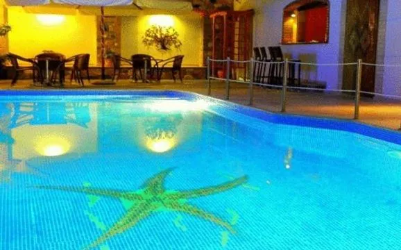 Swimming pool in Nefeli Hotel