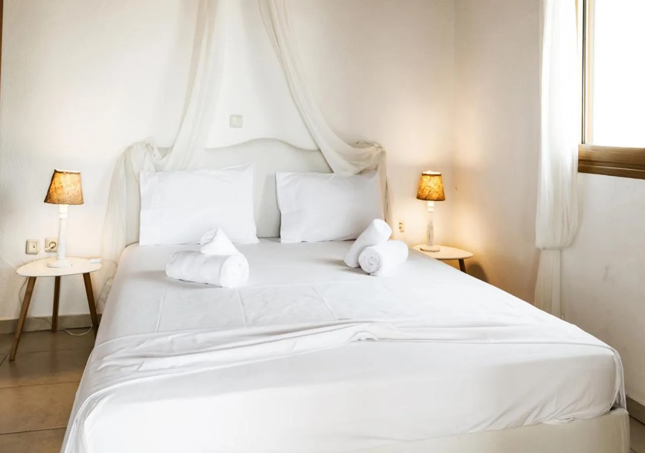 Bedroom, Bed in Sanidiamonds