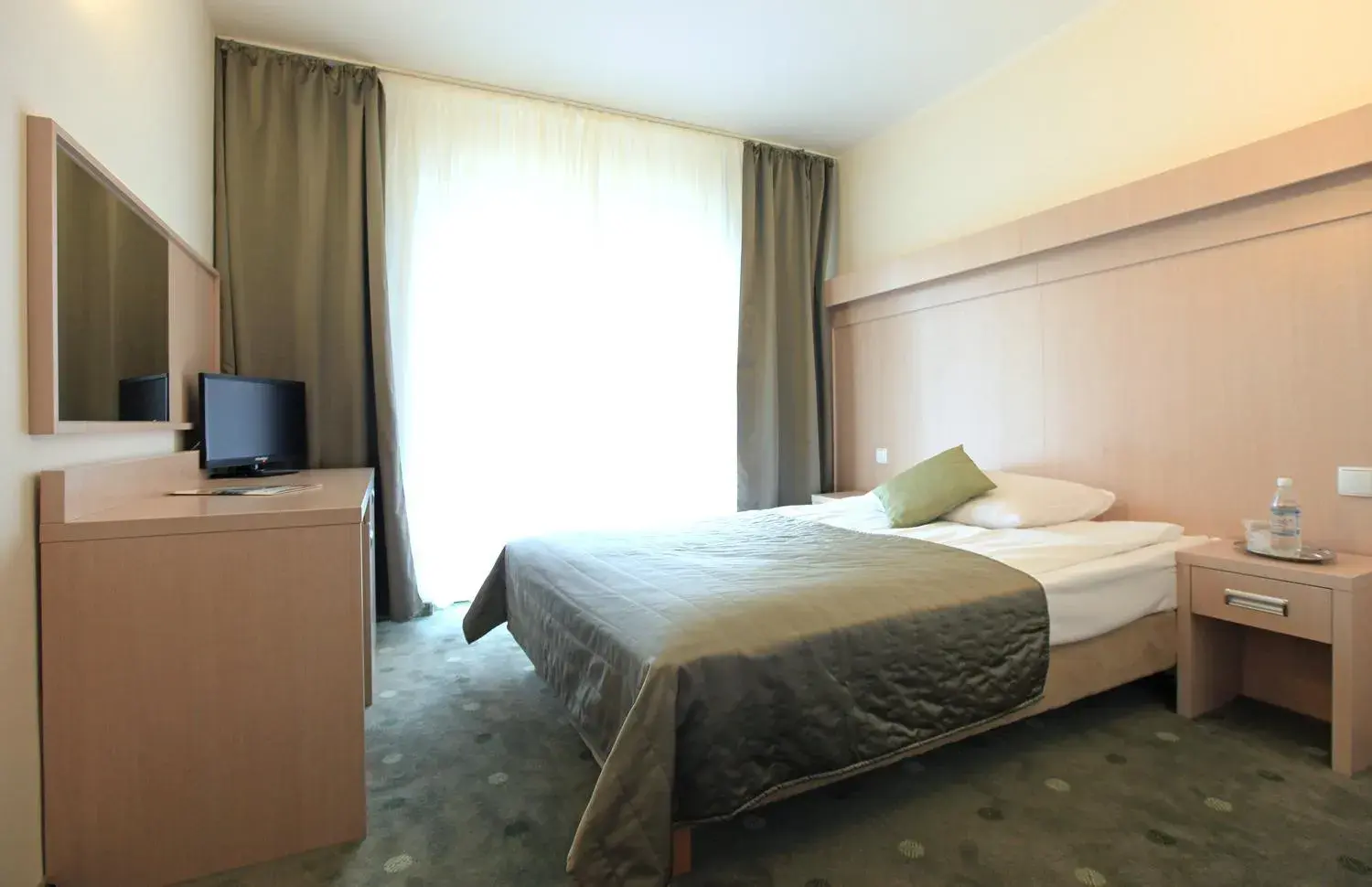 Comfort Single Room in Hotel Cieplice MEDI & SPA Comfort Single Room in Hotel Cieplice MEDI & SPA