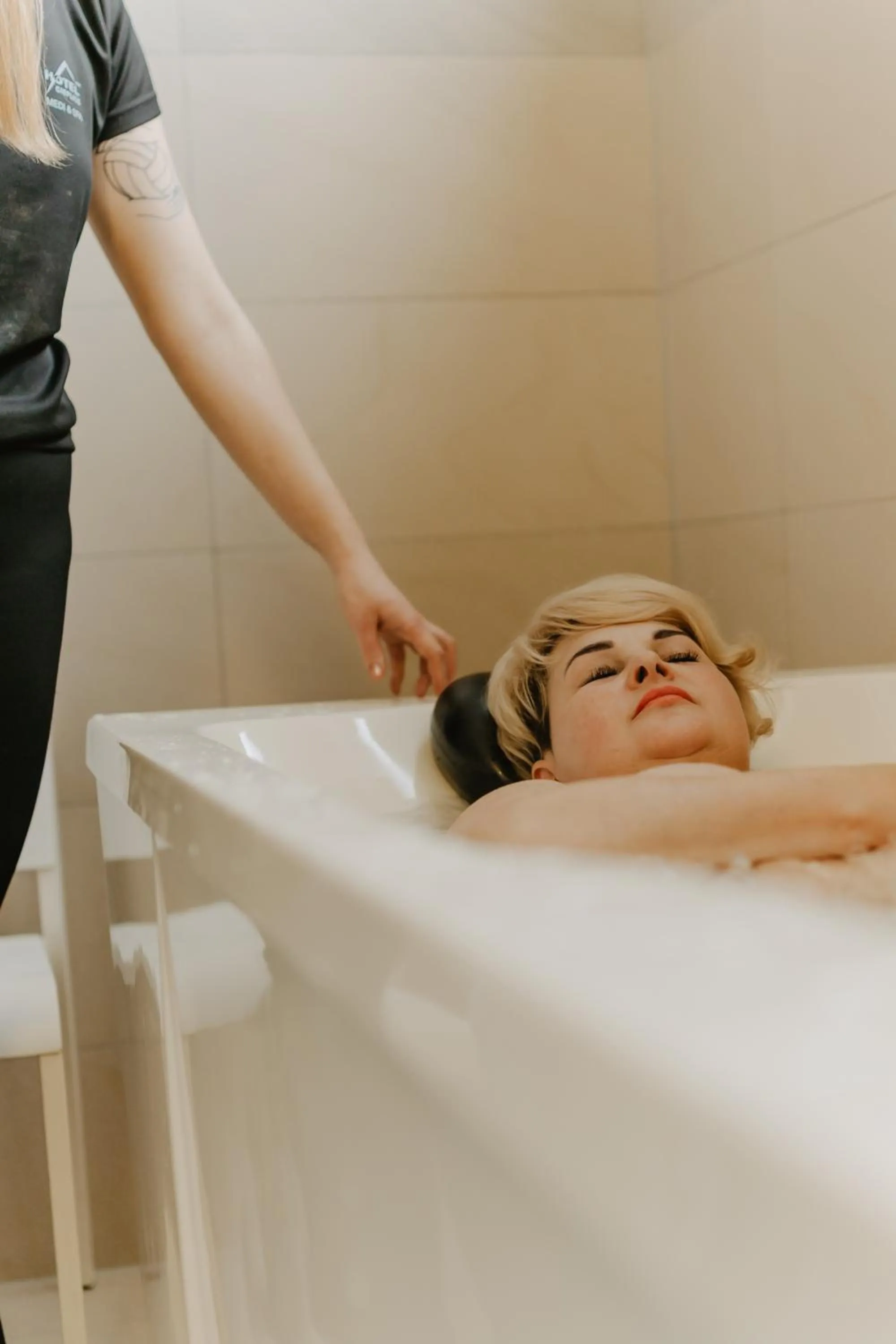 Hot Tub in Hotel Cieplice MEDI & SPA