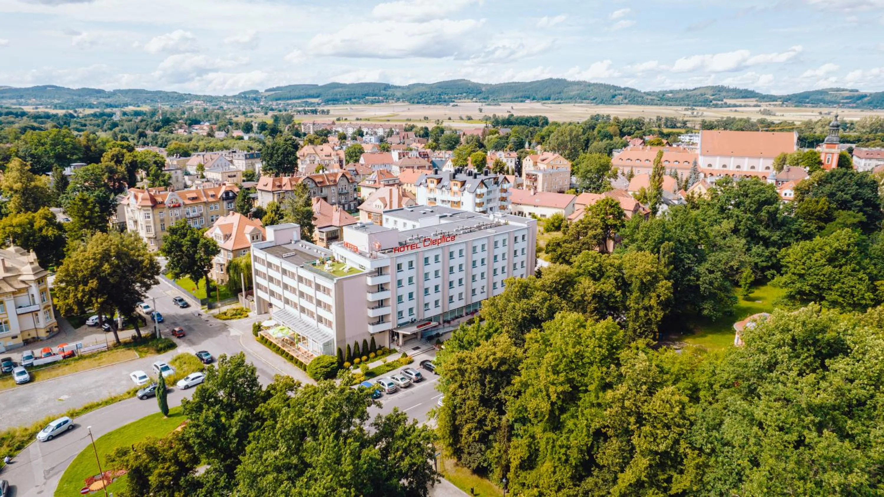 Property building in Hotel Cieplice MEDI & SPA