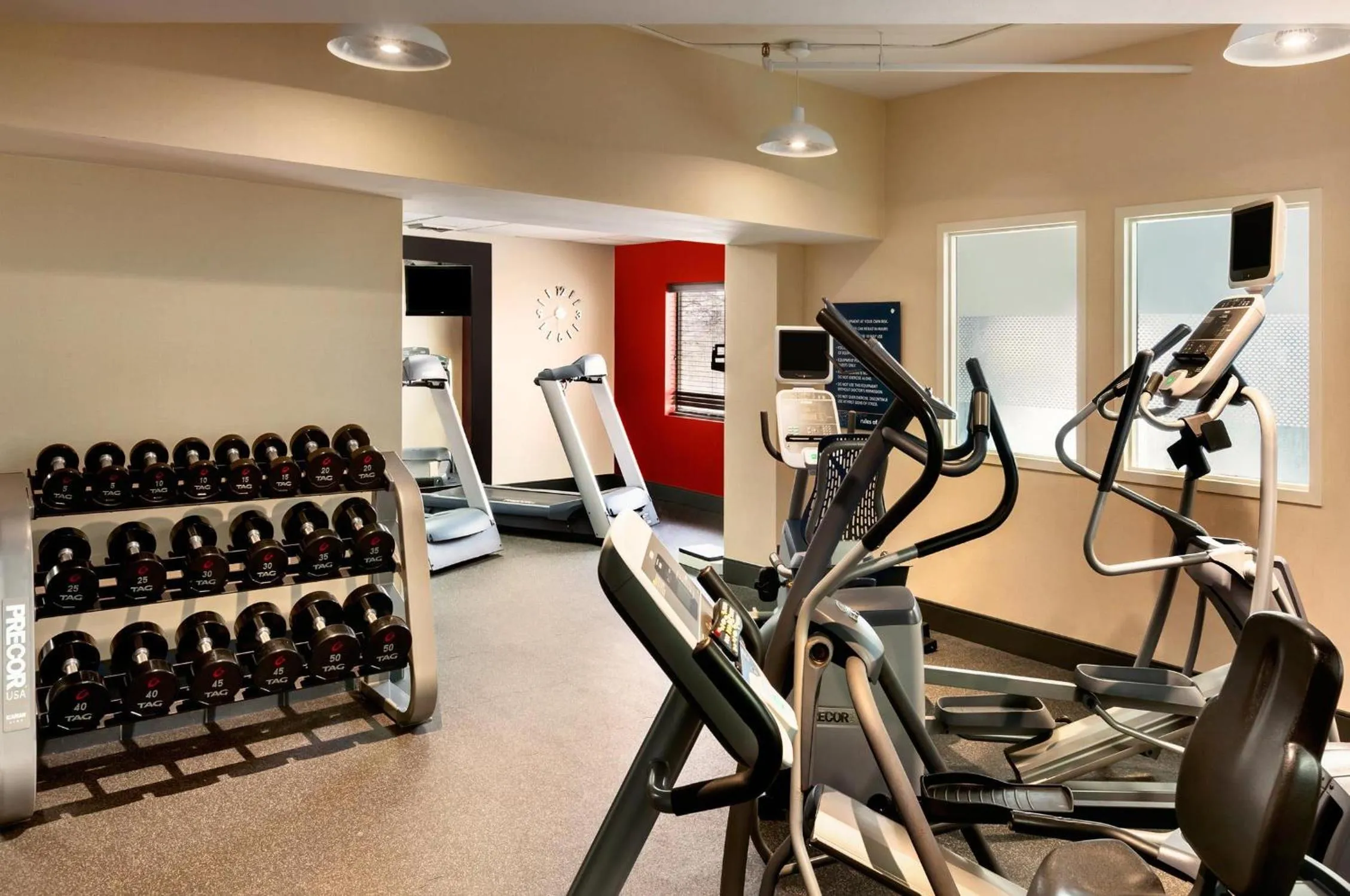 Fitness centre/facilities in Hampton Inn Burlington - Colchester