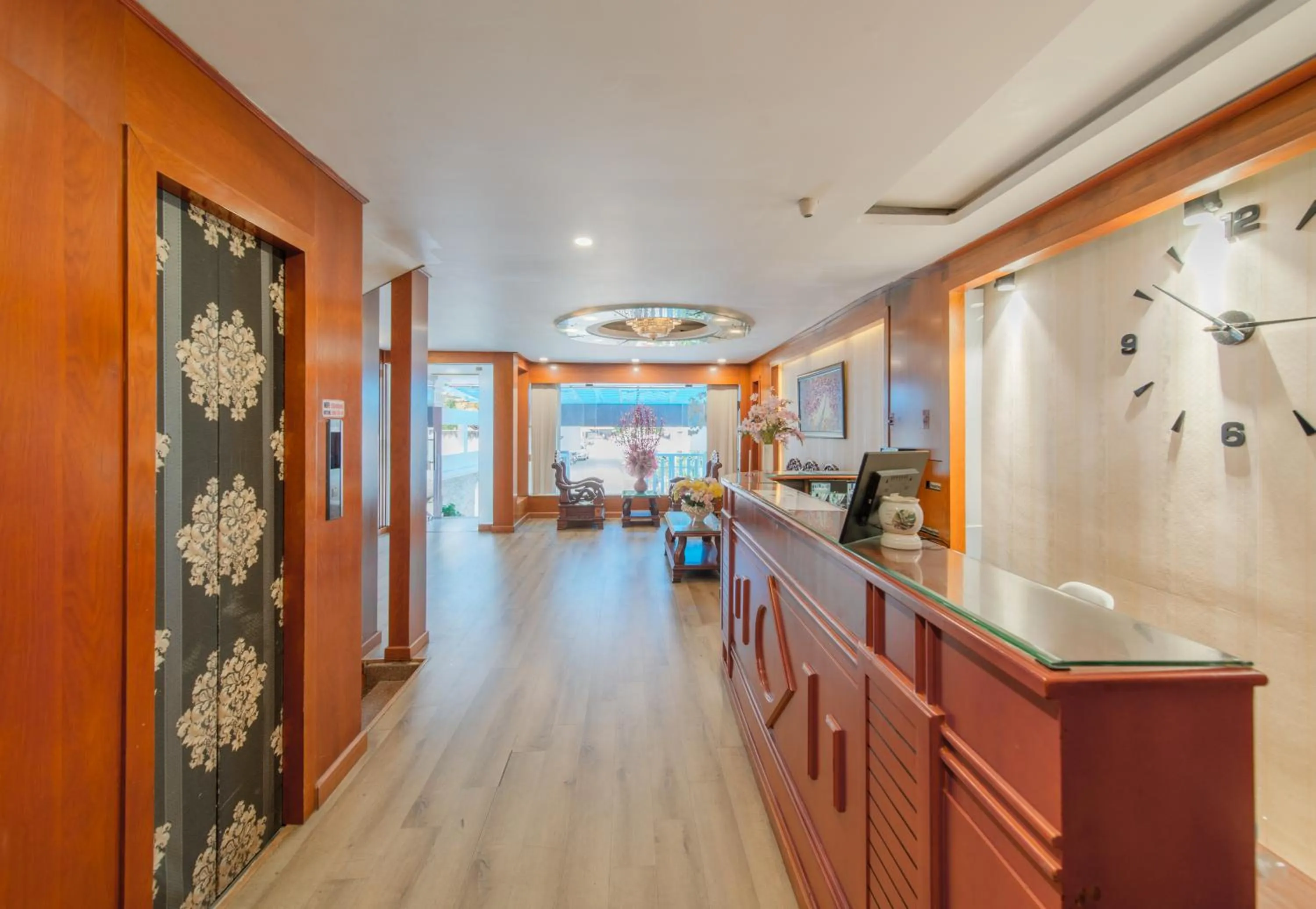 Lobby or reception in Hotel Nhu Y 2