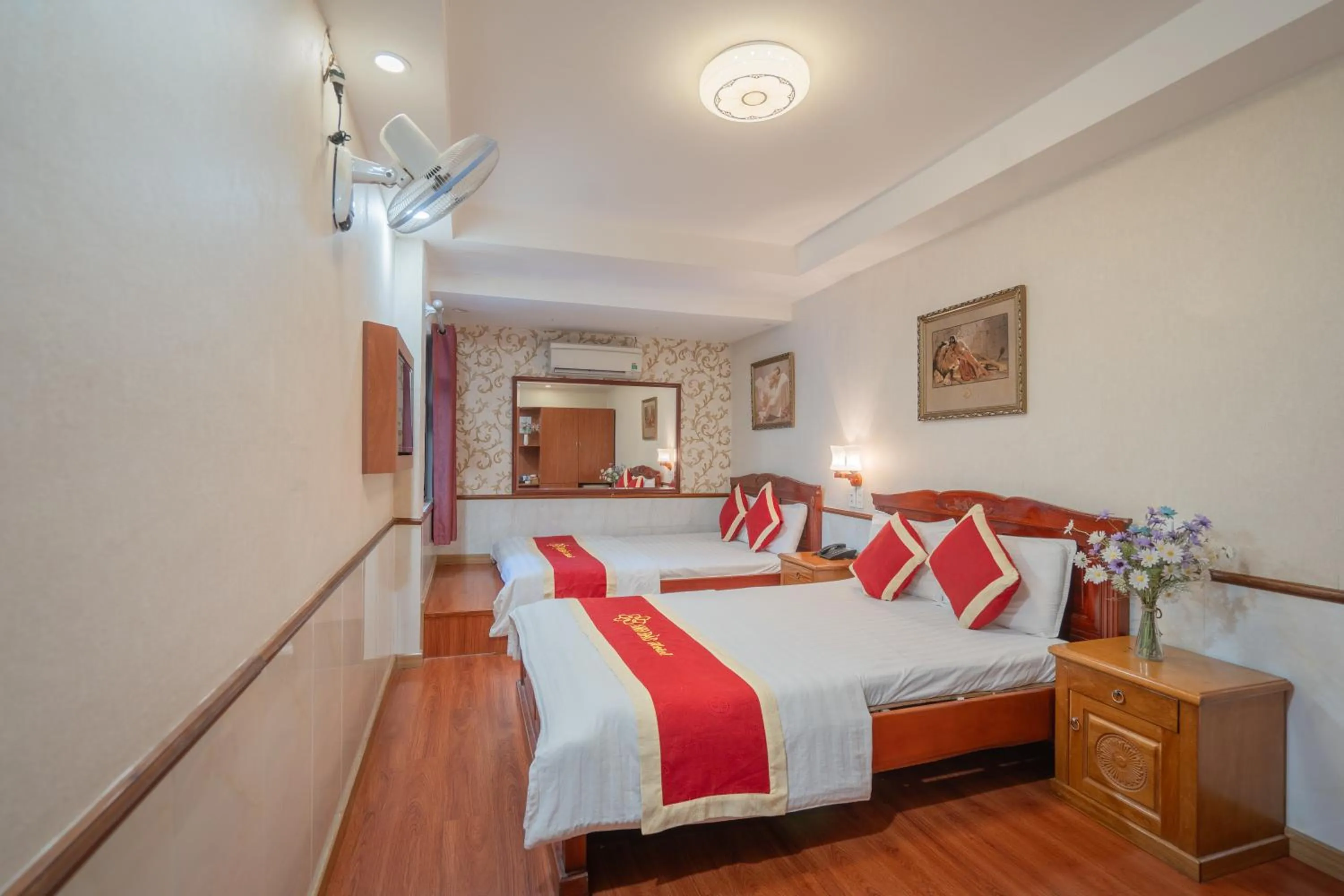 Photo of the whole room, Bed in Hotel Nhu Y 2