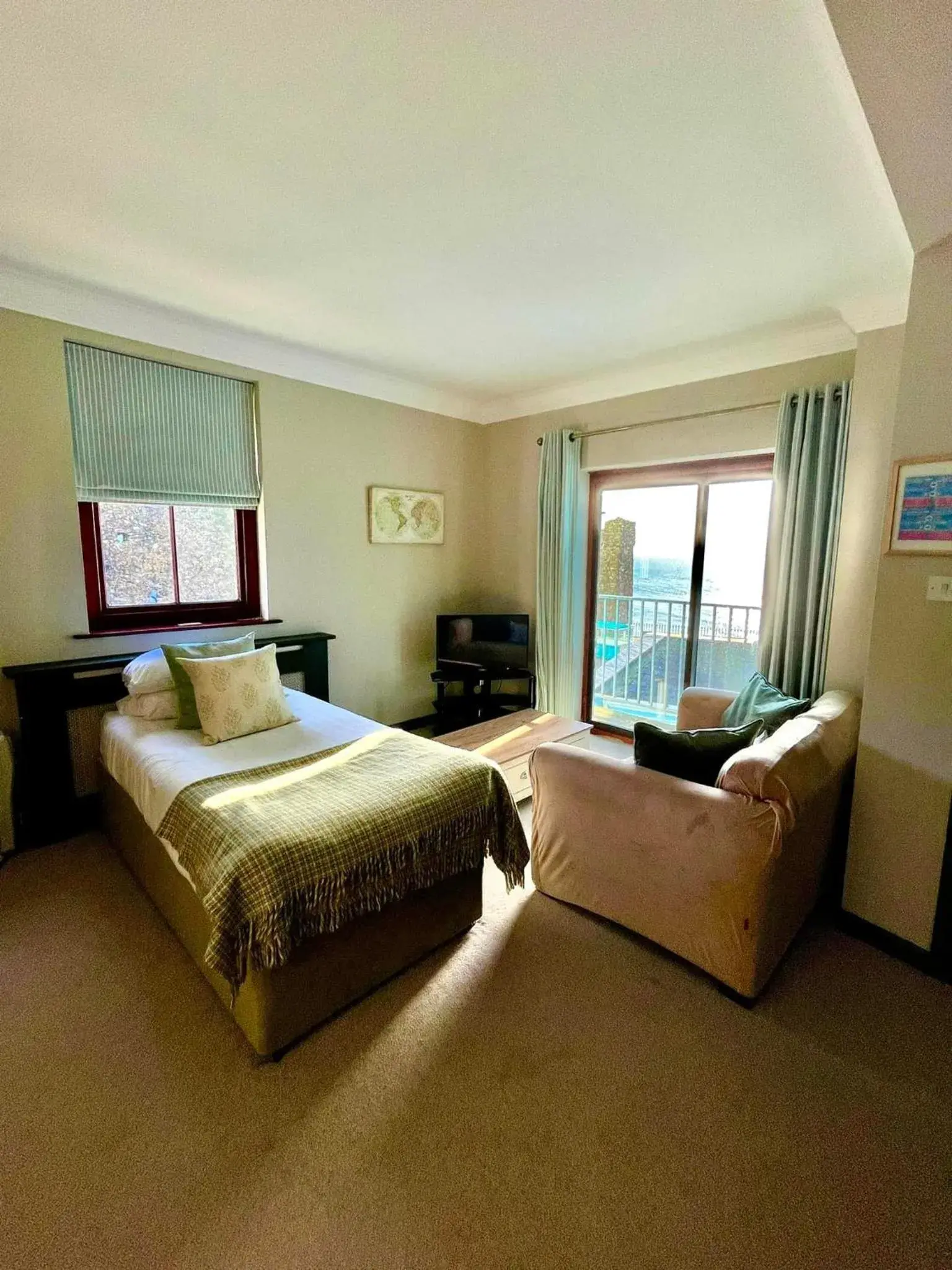 Family Room with Balcony in No: 1 The Esplanade Guest Accommodation. Family Room with Balcony in No: 1 The Esplanade Guest Accommodation.