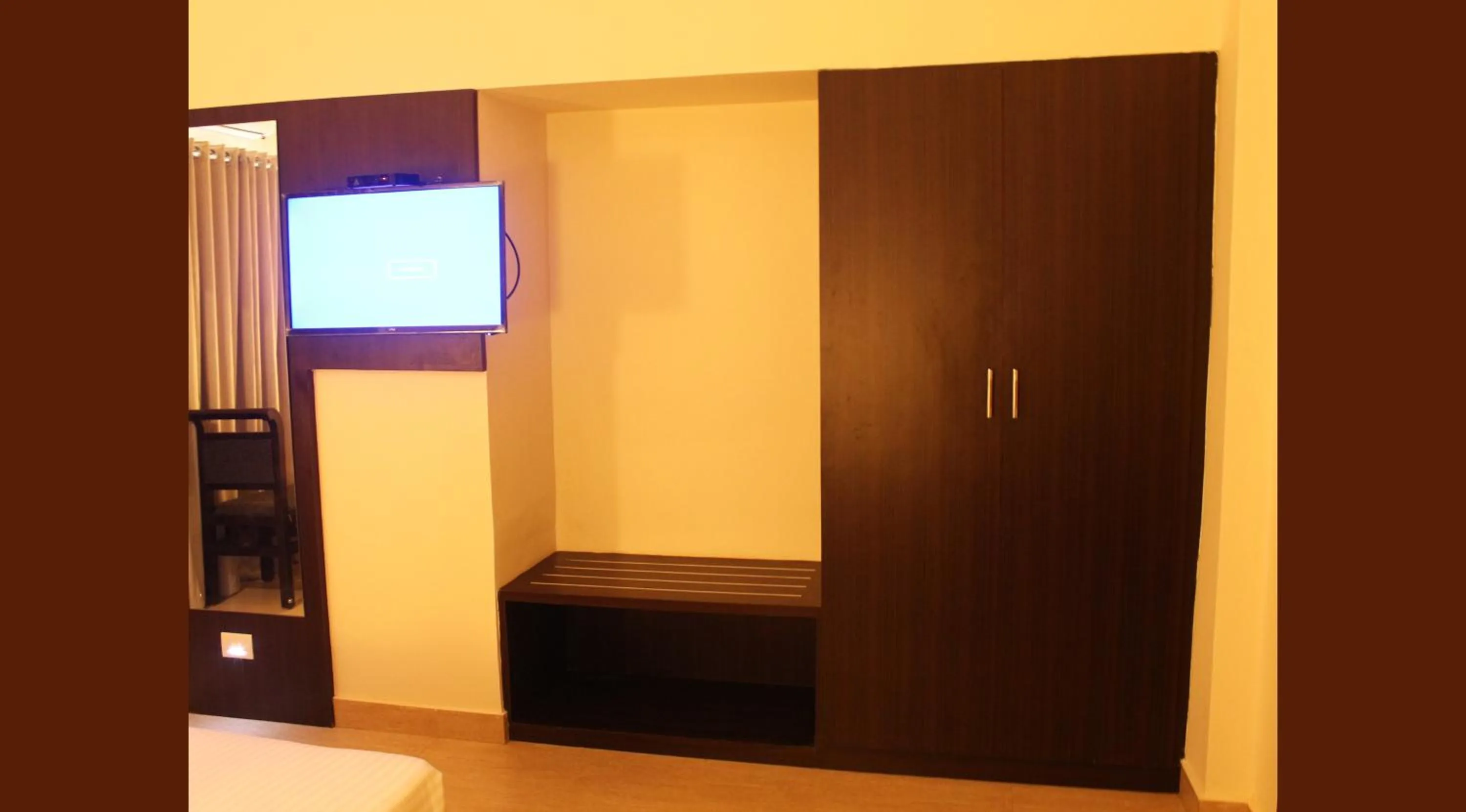 TV and multimedia in Hotel Yamuna