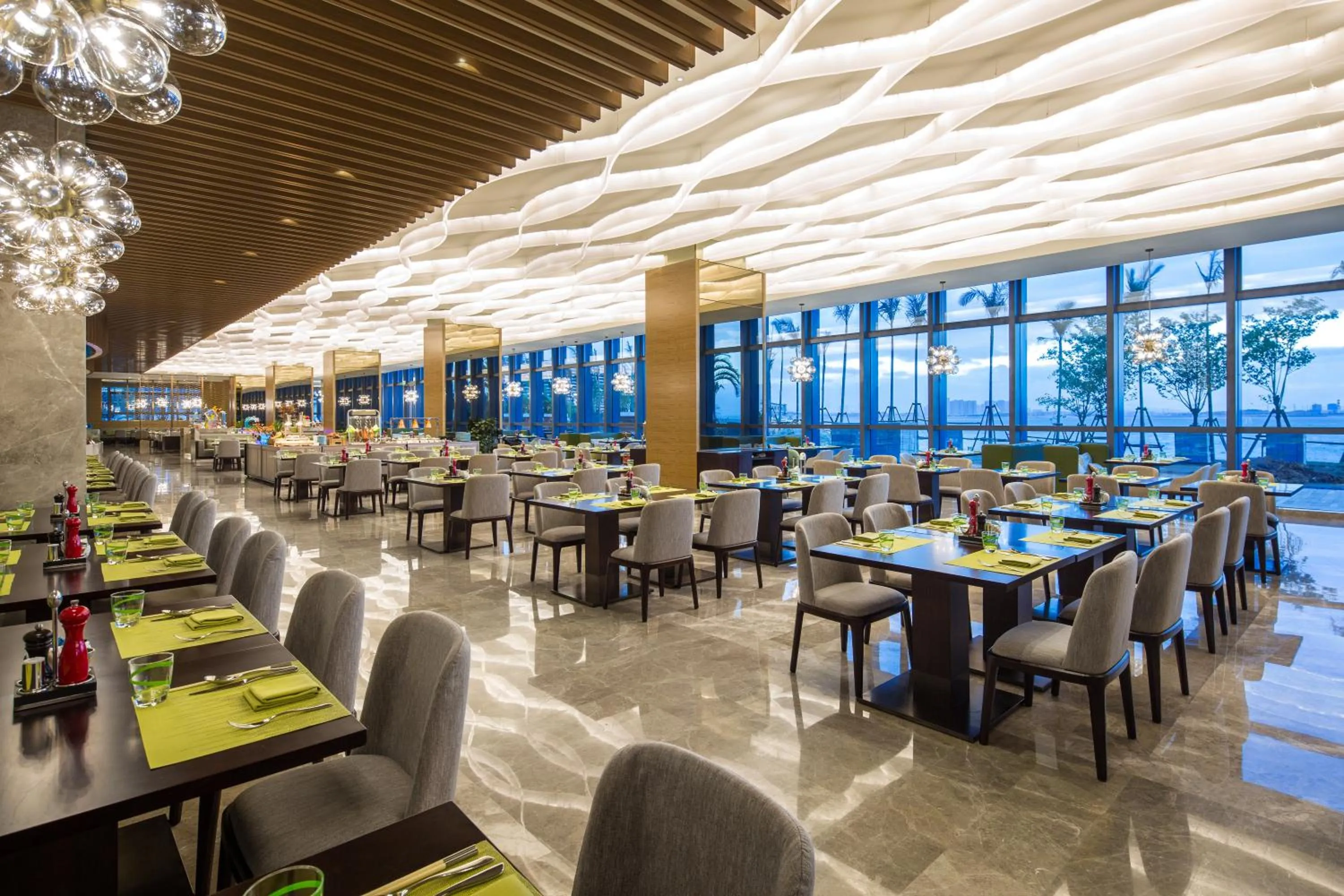 Restaurant/places to eat in Fliport Wutong Hotel-Free Welcome Fruit & Near Exhibition Center