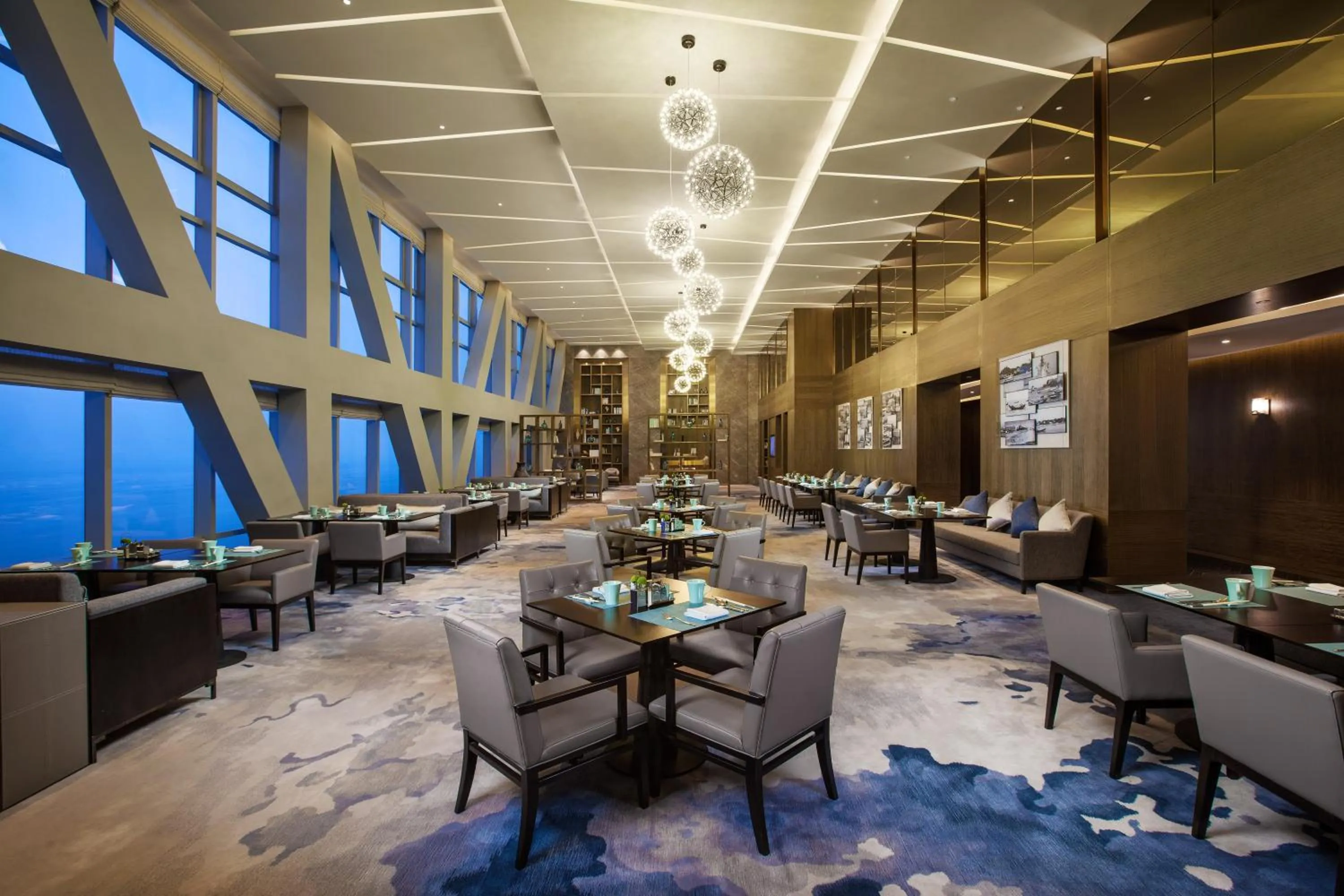 Restaurant/places to eat in Fliport Wutong Hotel-Free Welcome Fruit & Near Exhibition Center