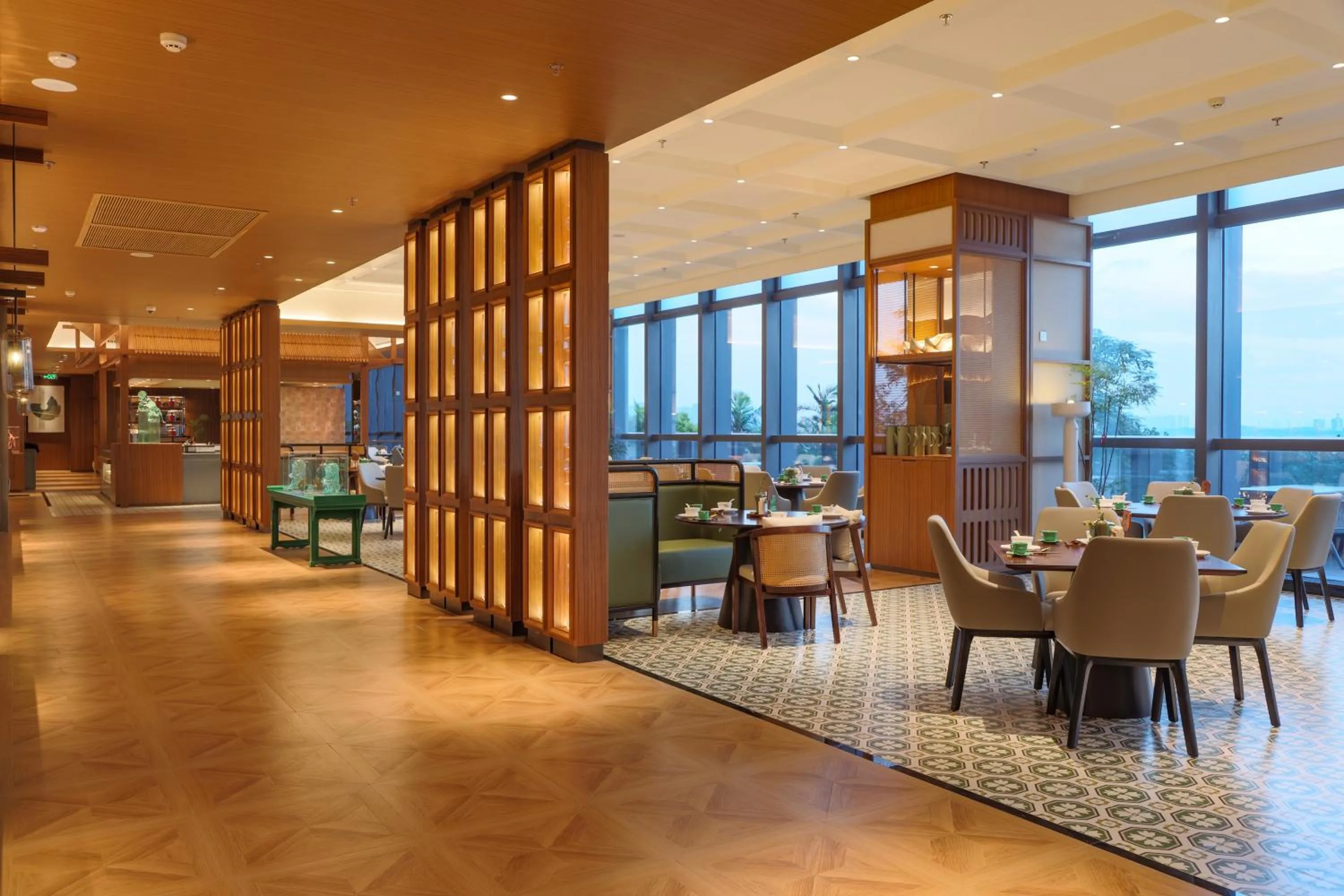 Restaurant/places to eat in Fliport Wutong Hotel-Free Welcome Fruit & Near Exhibition Center