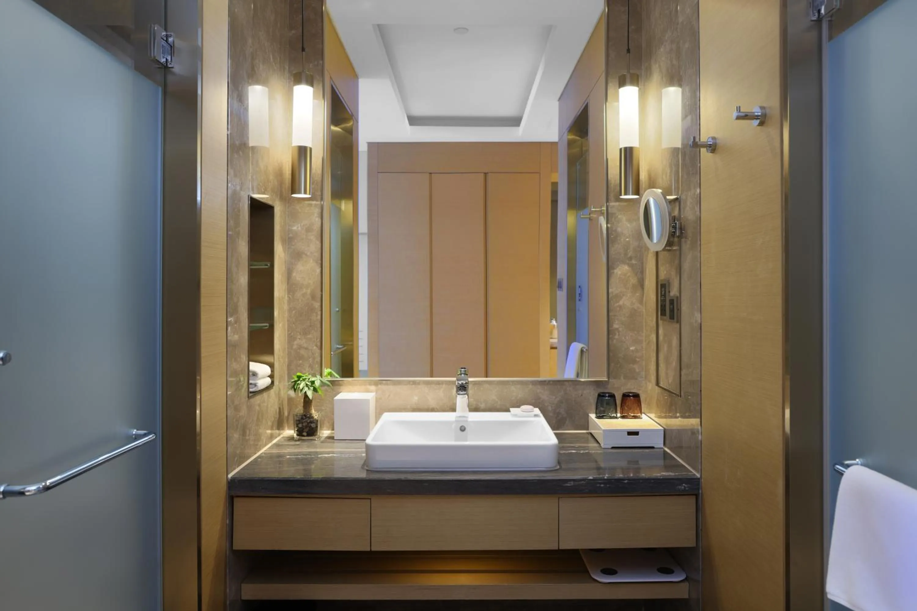 On site, Bed in Fliport Wutong Hotel-Free Welcome Fruit & Near Exhibition Center