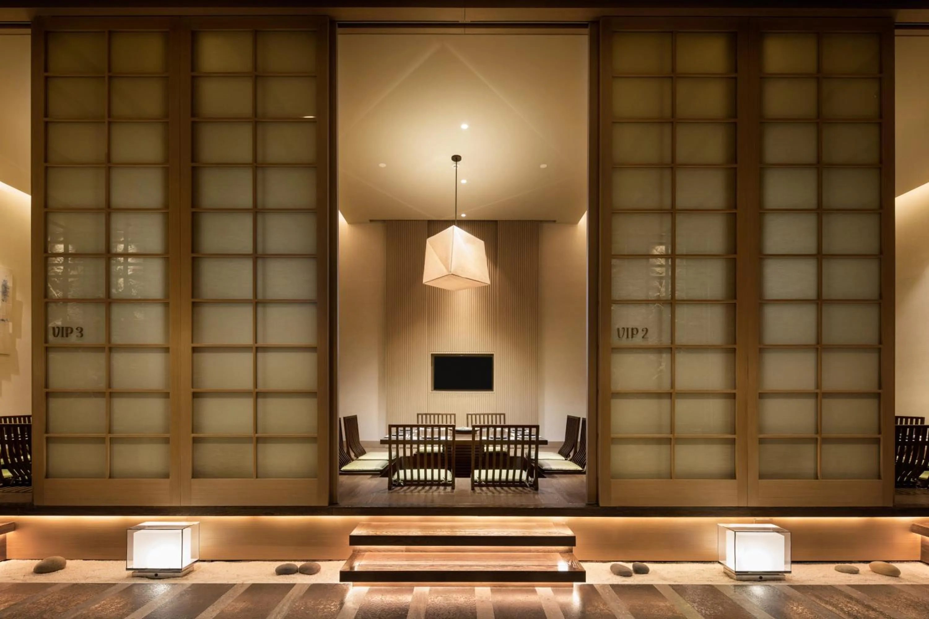 Restaurant/places to eat in Fliport Wutong Hotel-Free Welcome Fruit & Near Exhibition Center