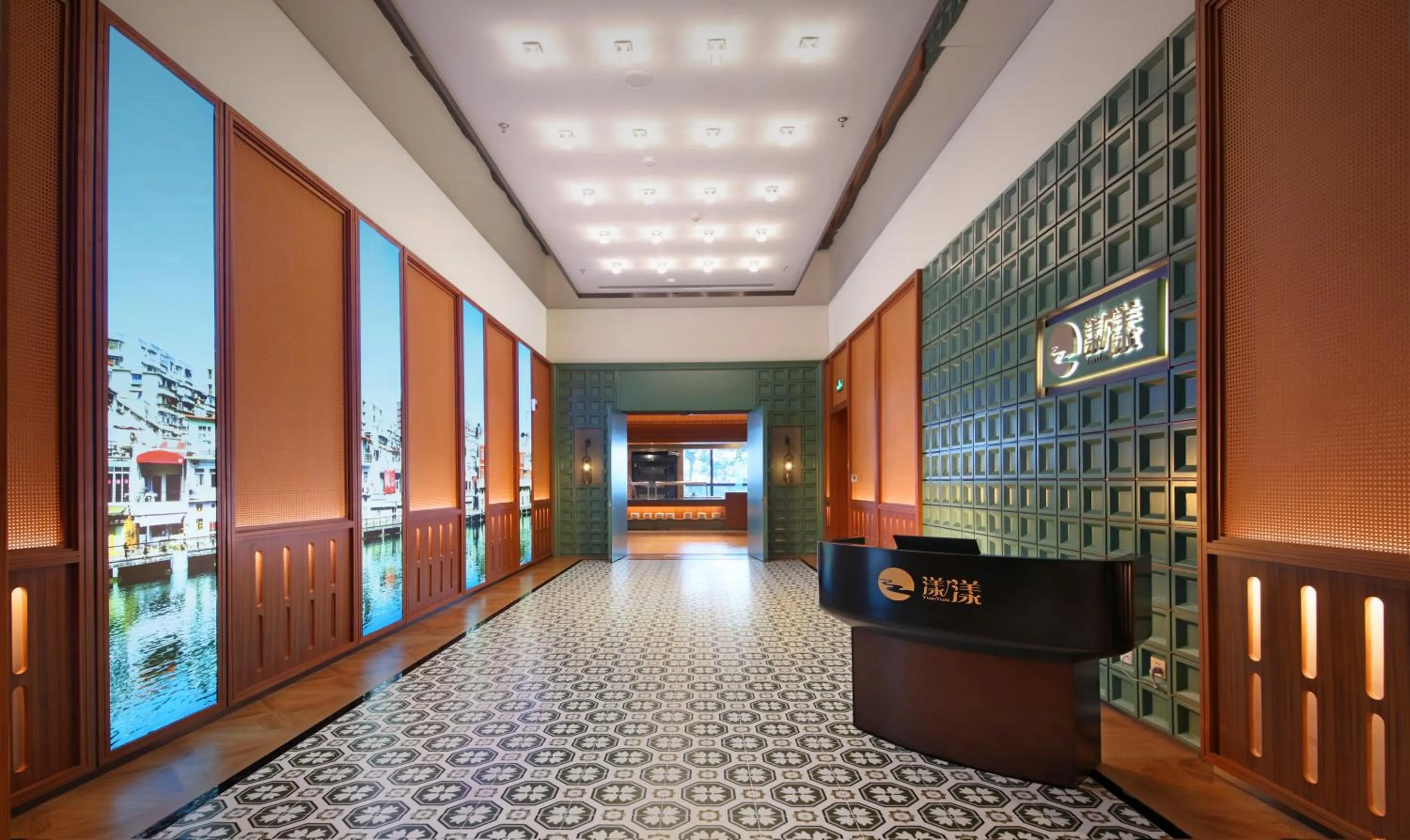 Restaurant/places to eat in Fliport Wutong Hotel-Free Welcome Fruit & Near Exhibition Center