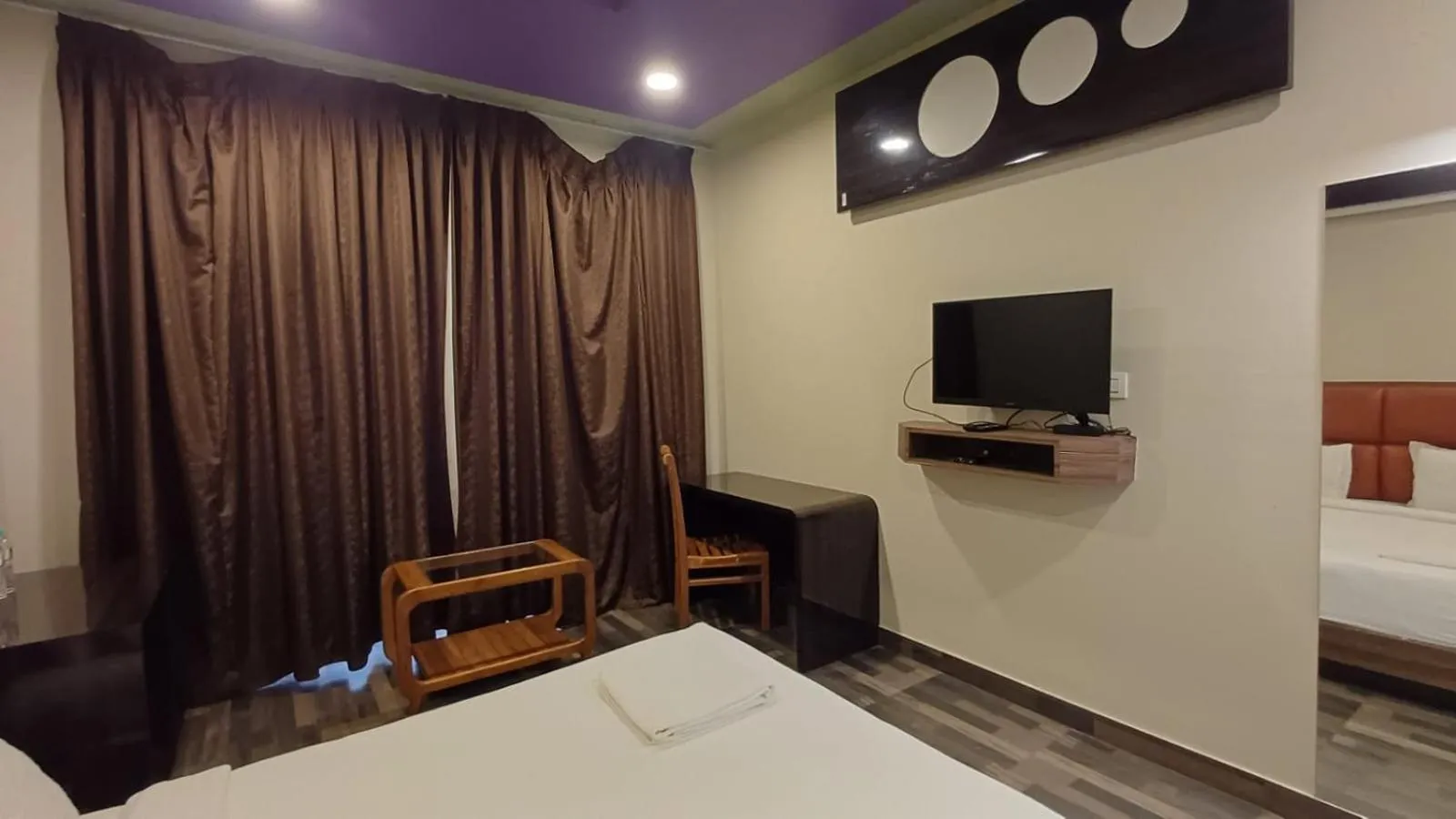 TV and multimedia, Bed in Hotel Sriram JB Residency