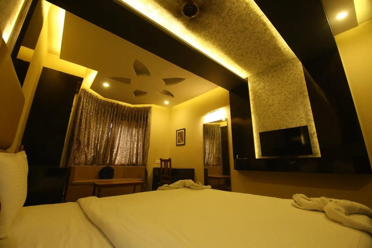 Bed in Hotel Sriram JB Residency