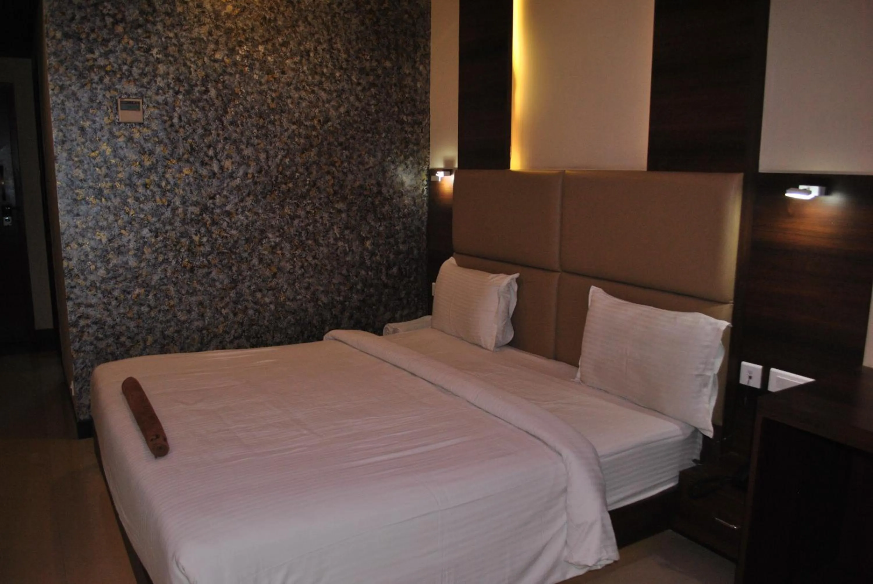 Bed in Hotel Sriram JB Residency