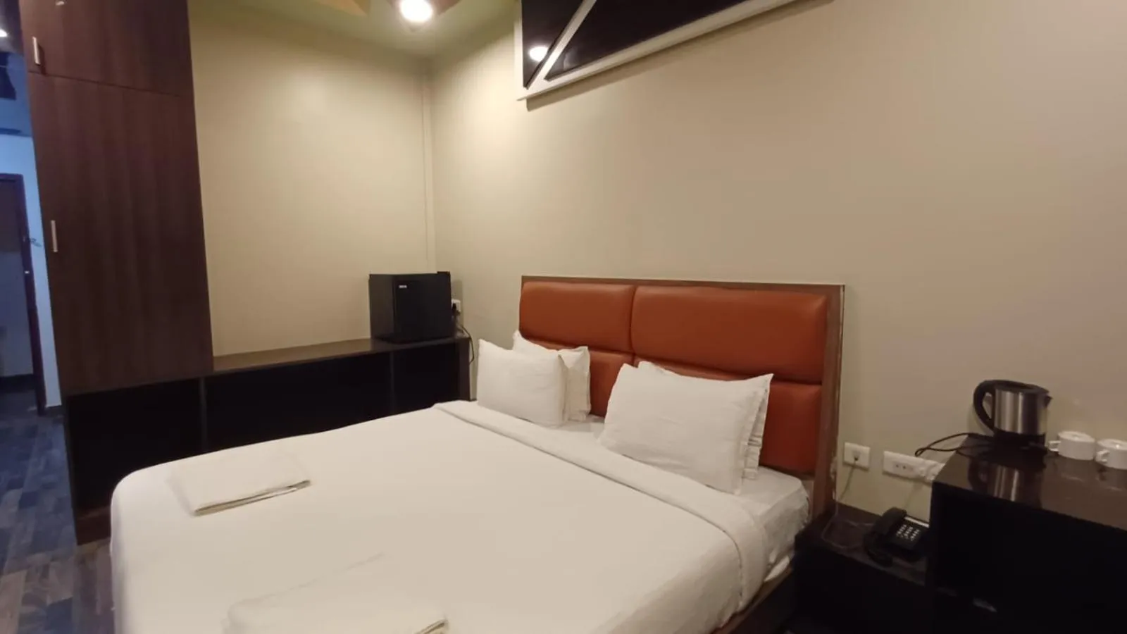 Bed in Hotel Sriram JB Residency